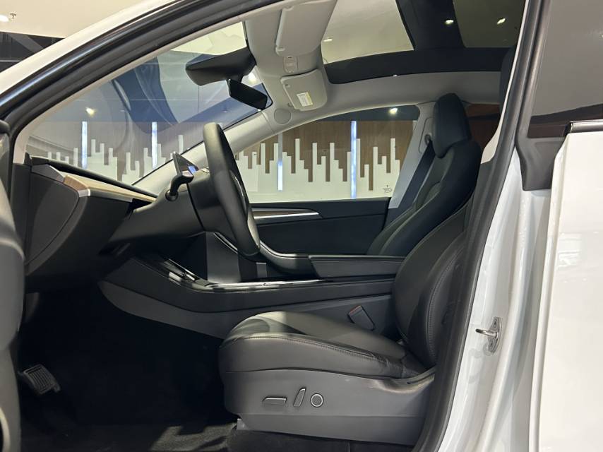 Tesla Model Y 2022 car image #6
