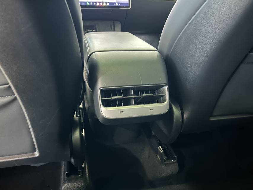 Tesla Model Y 2022 car image #9