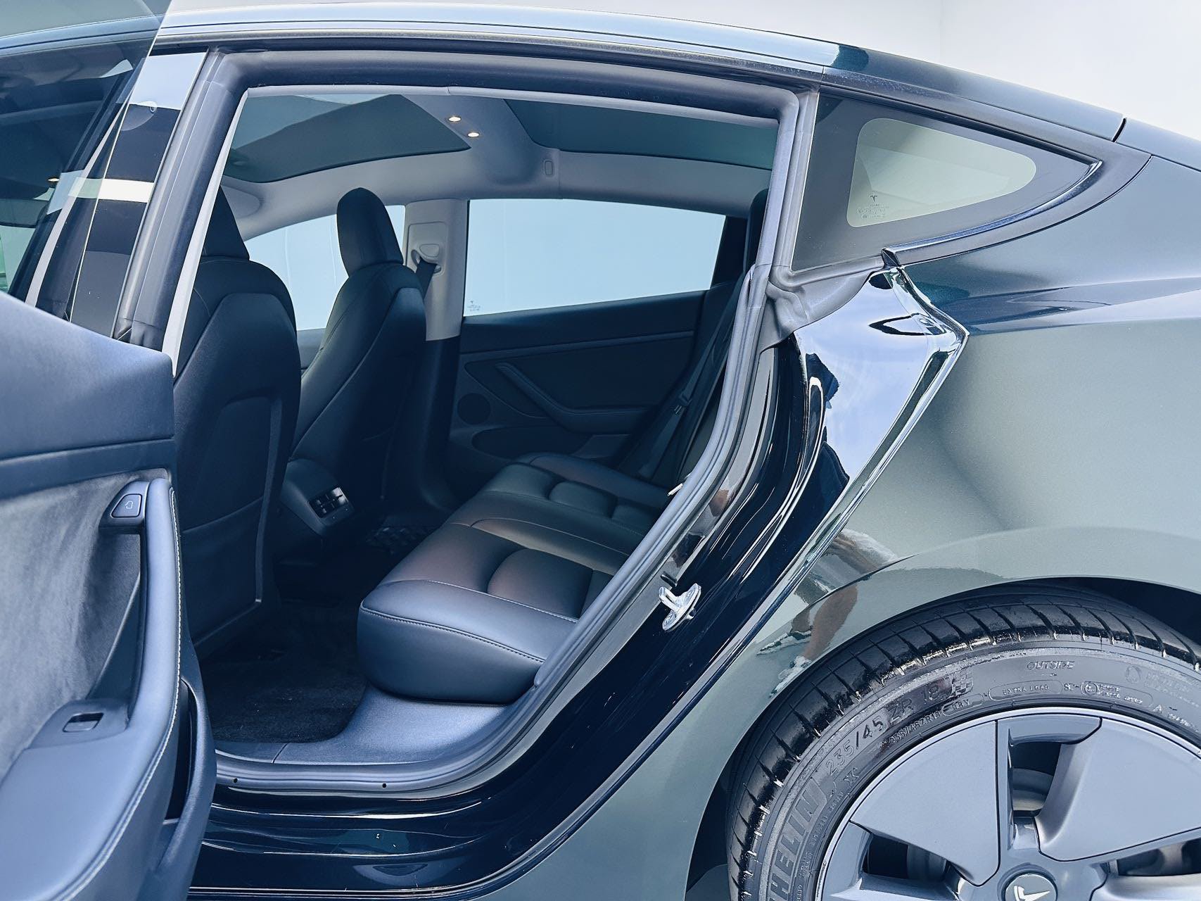 Tesla Model 3 2023 #8 Tesla Model 3 2023 car image #8