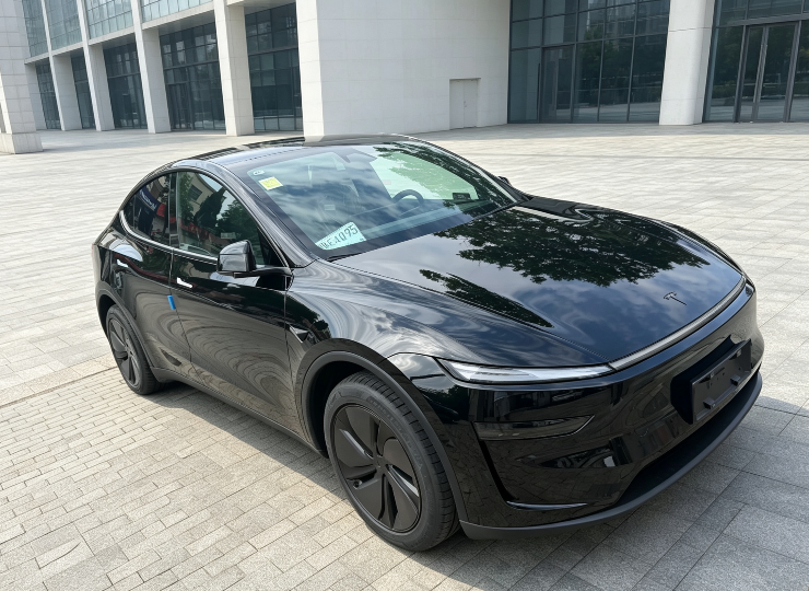 Tesla Model Y 2026 #5 Tesla Model Y 2026 car image #5