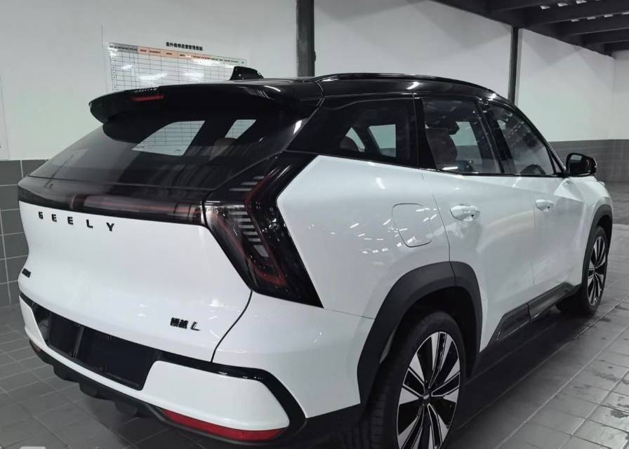 GEELY Boyue L 2026 car image #6