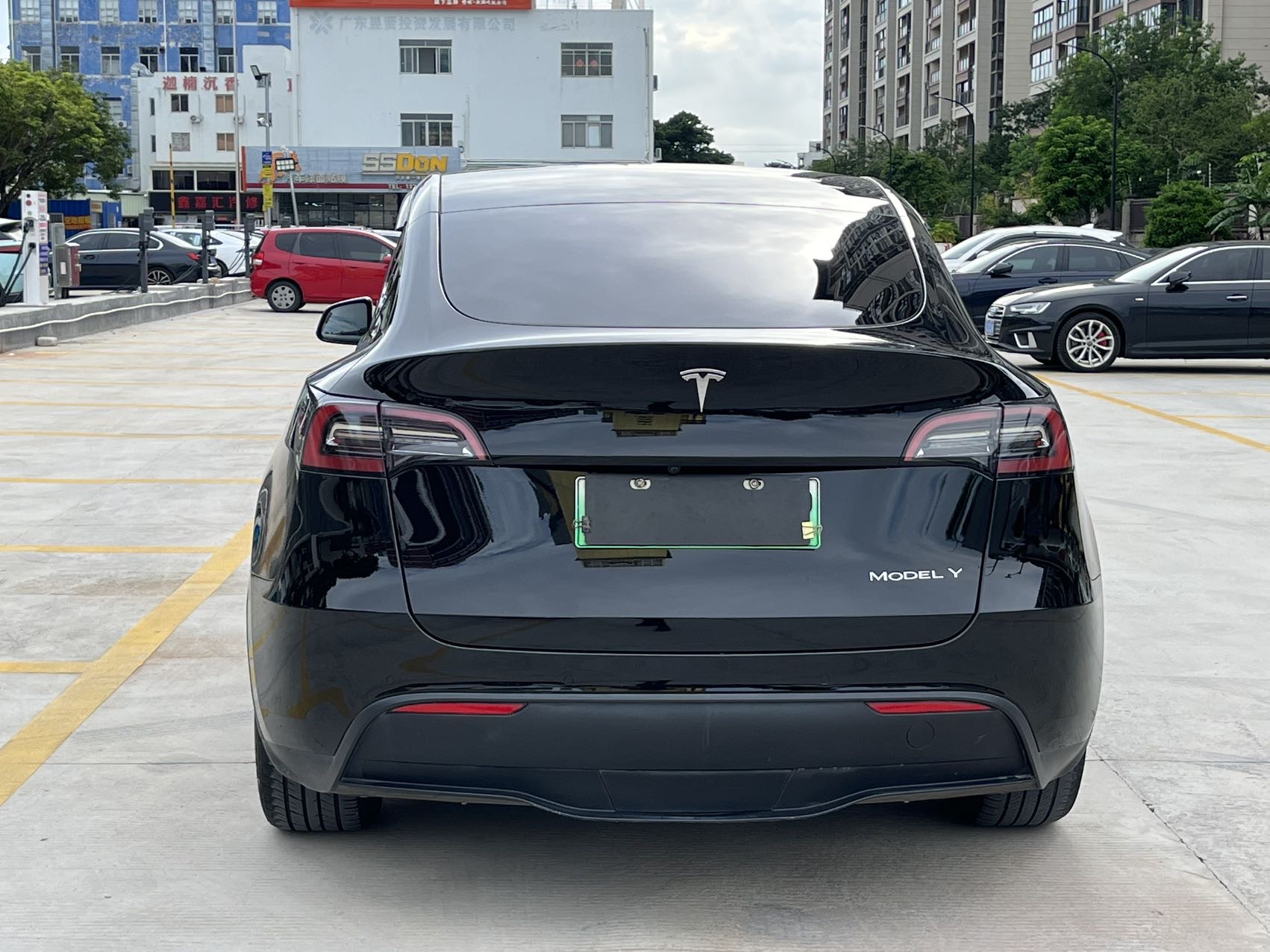 Tesla Model Y 2022 #6 Tesla Model Y 2022 car image #6