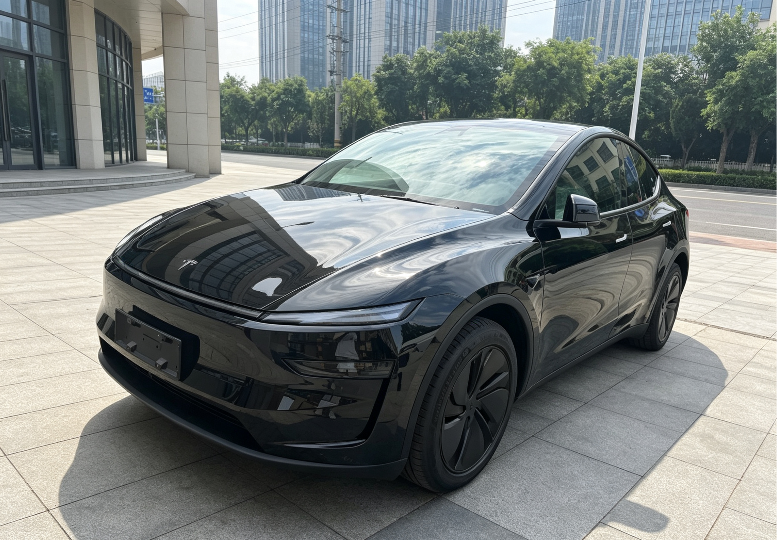 Tesla Model Y 2026 #2 Tesla Model Y 2026 car image #2