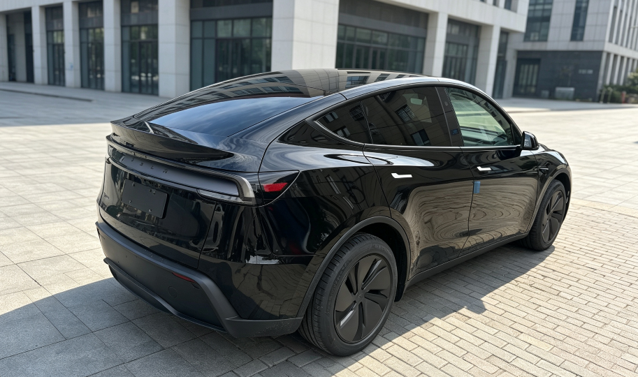 Tesla Model Y 2026 #9 Tesla Model Y 2026 car image #9