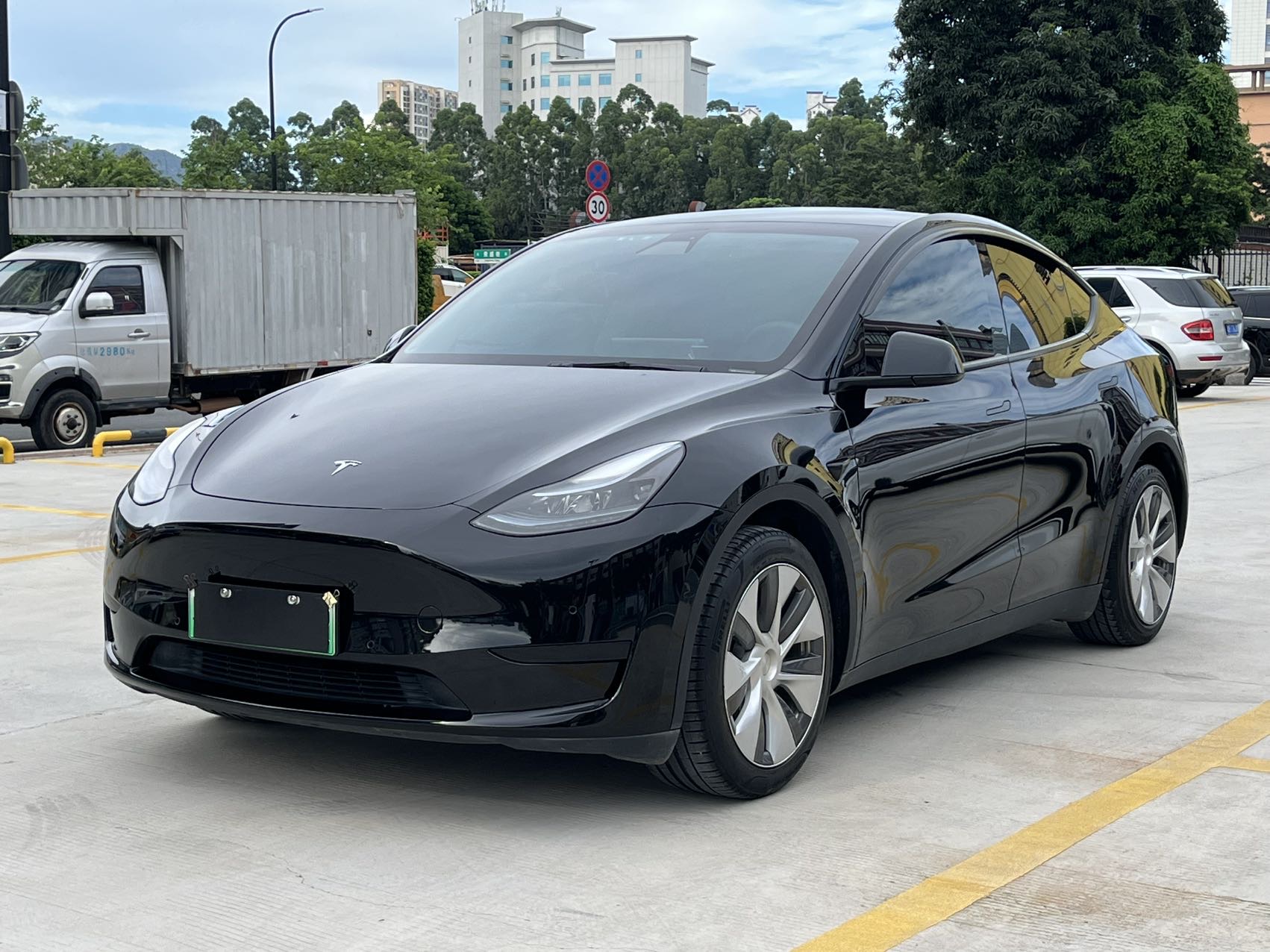 Tesla Model Y 2022 #2 Tesla Model Y 2022 car image #2