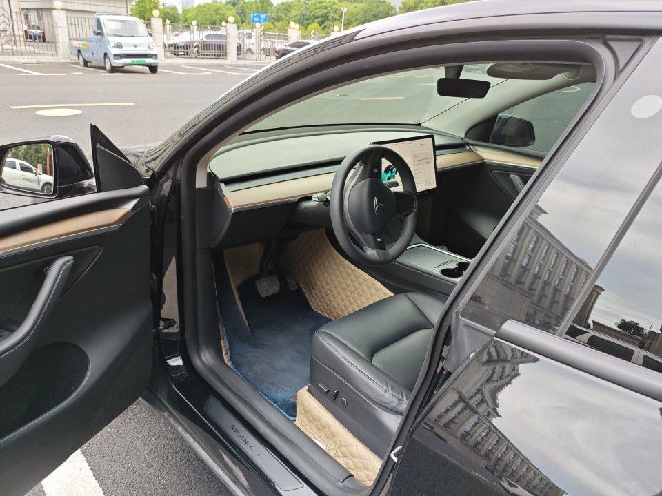 Tesla Model Y 2021 #5 Tesla Model Y 2021 car image #5