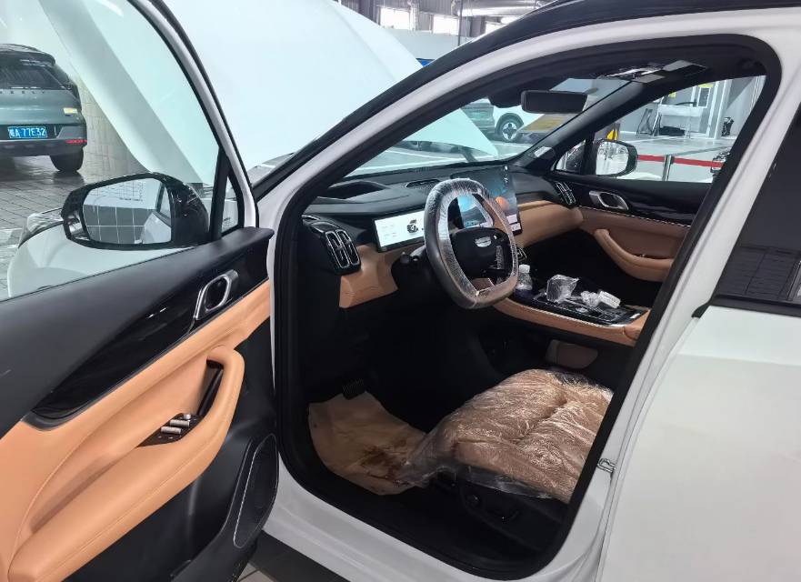 GEELY Boyue L 2026 car image #10