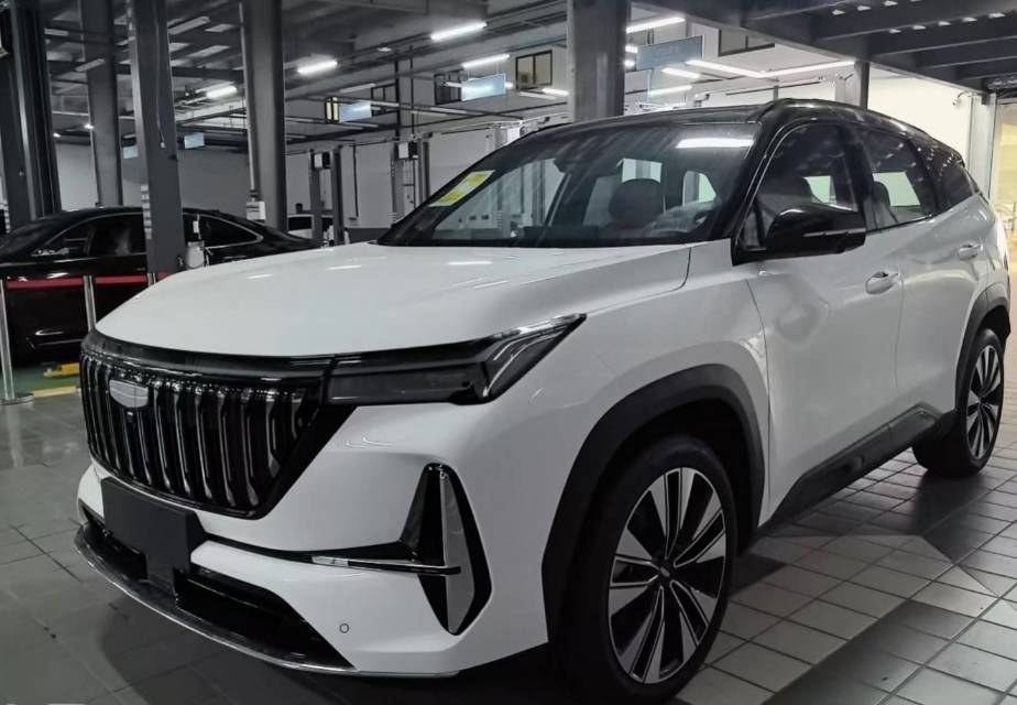 GEELY Boyue L 2026 car image #2