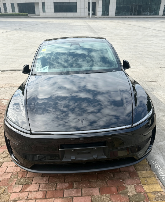 Tesla Model Y 2026 #10 Tesla Model Y 2026 car image #10