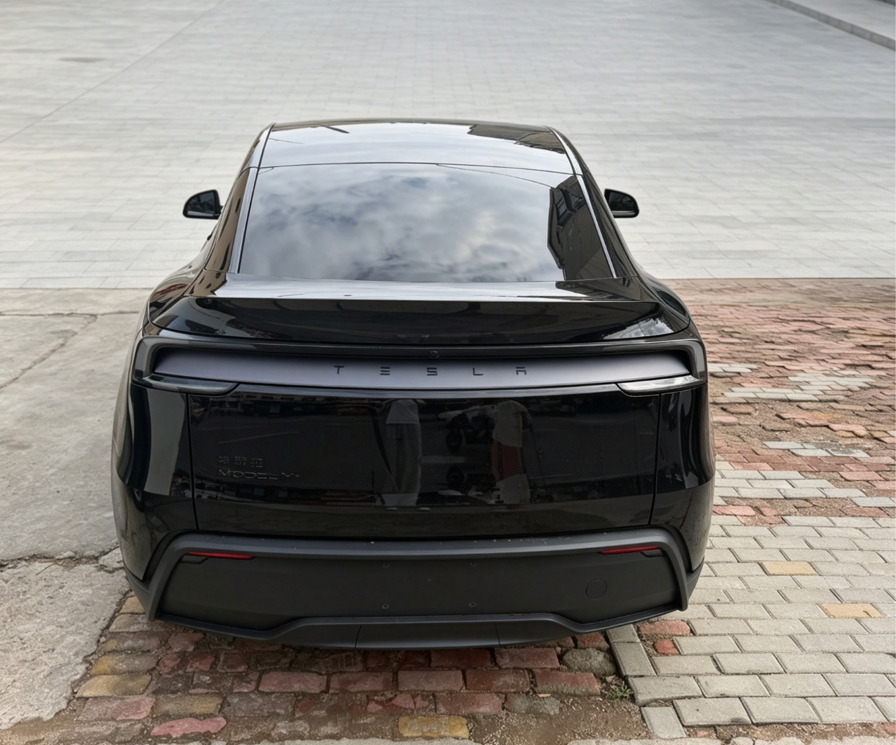 Tesla Model Y 2026 #6 Tesla Model Y 2026 car image #6