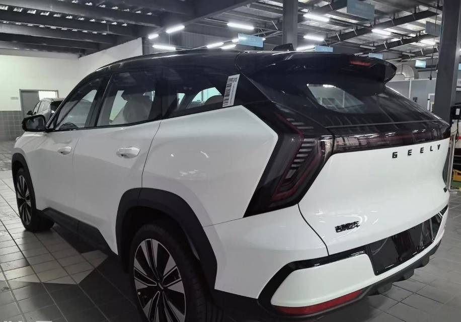 GEELY Boyue L 2026 car image #5