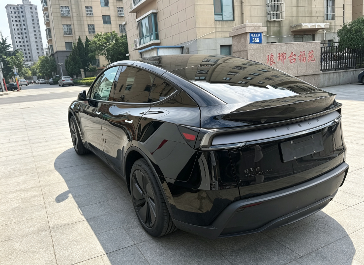 Tesla Model Y 2026 #4 Tesla Model Y 2026 car image #4