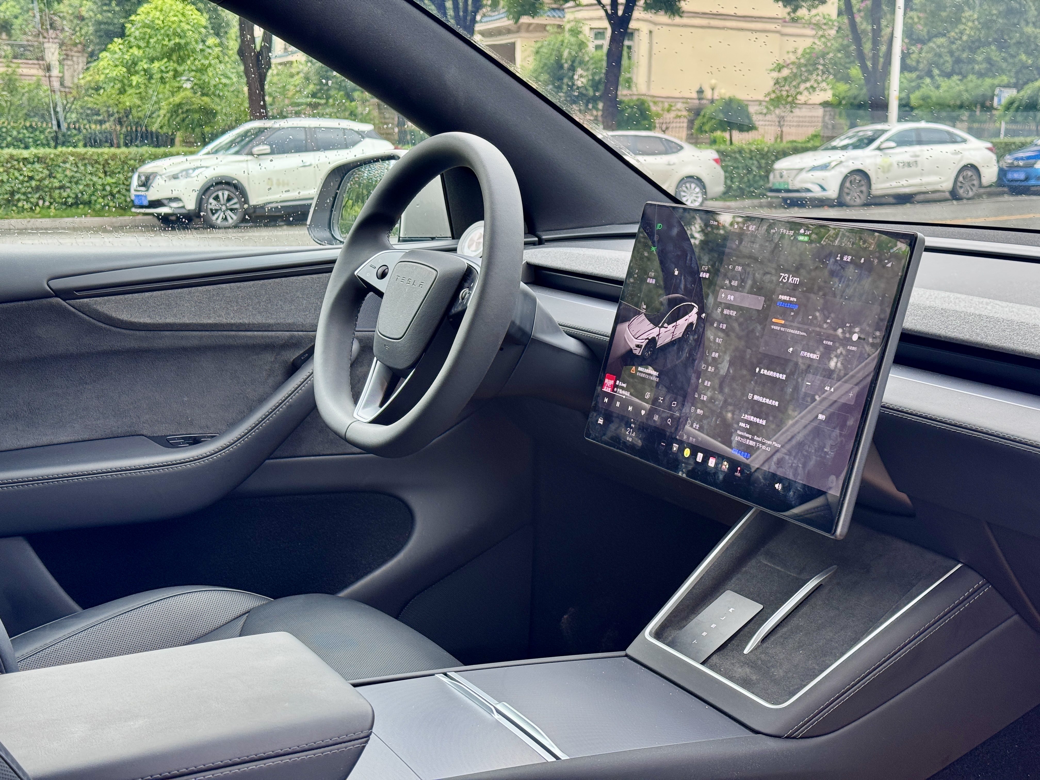 Tesla Model Y L 2025 #12 Tesla Model Y L 2025 car image #12
