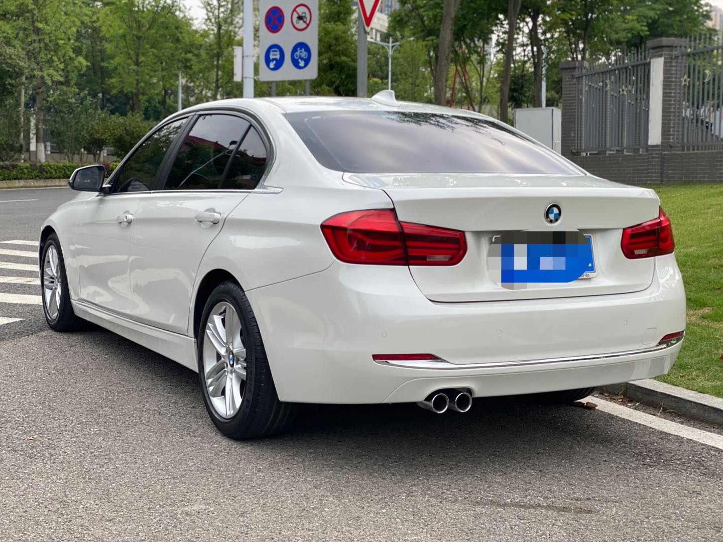 BMW 3 Series 2017 #7 BMW 3 Series 2017 car image #7
