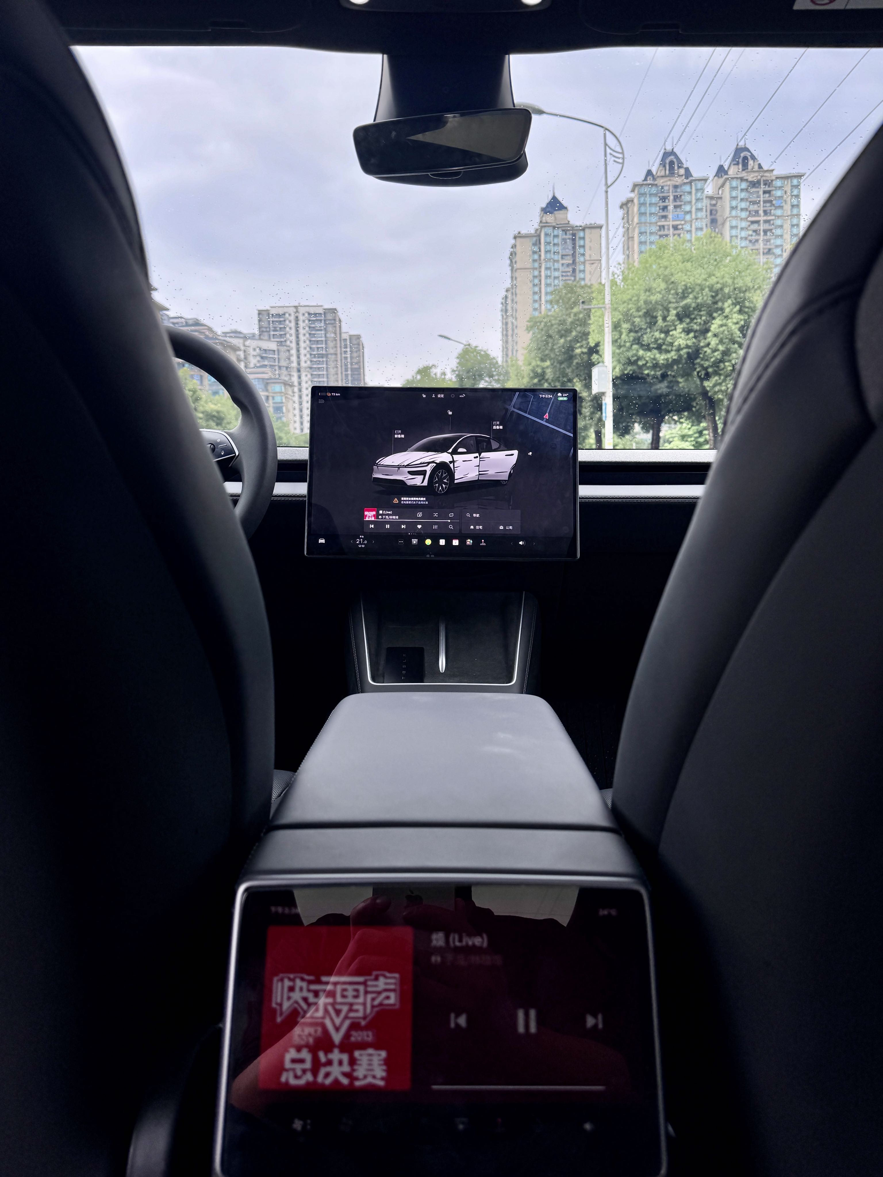 Tesla Model Y L 2025 #15 Tesla Model Y L 2025 car image #15