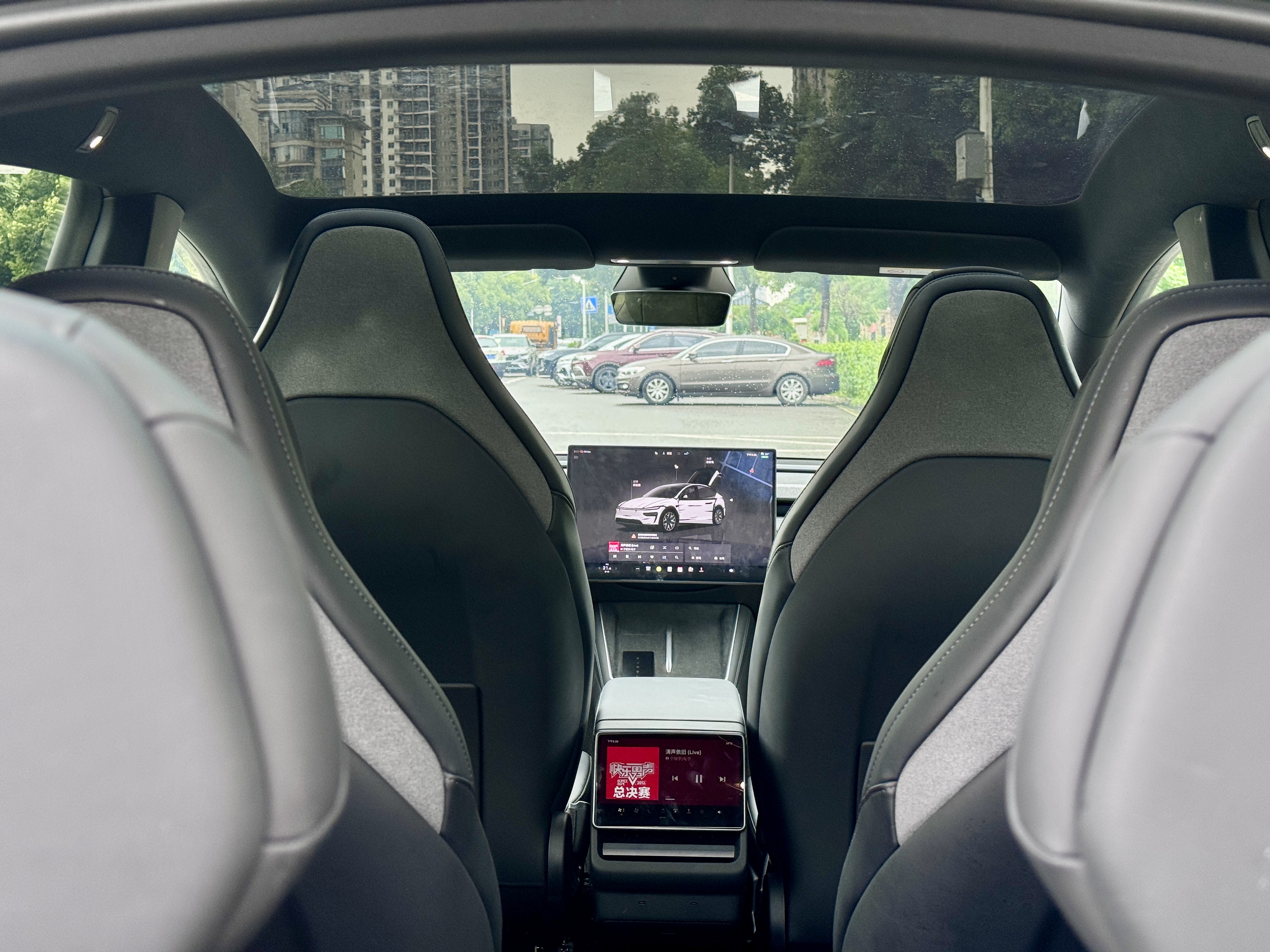 Tesla Model Y L 2025 #16 Tesla Model Y L 2025 car image #16