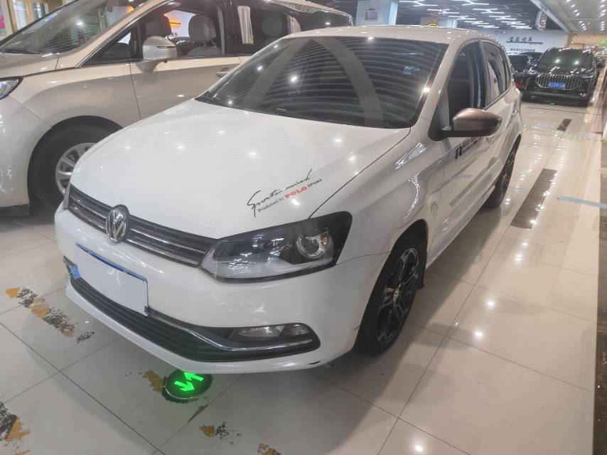 Volkswagen Polo 2019 car image #2