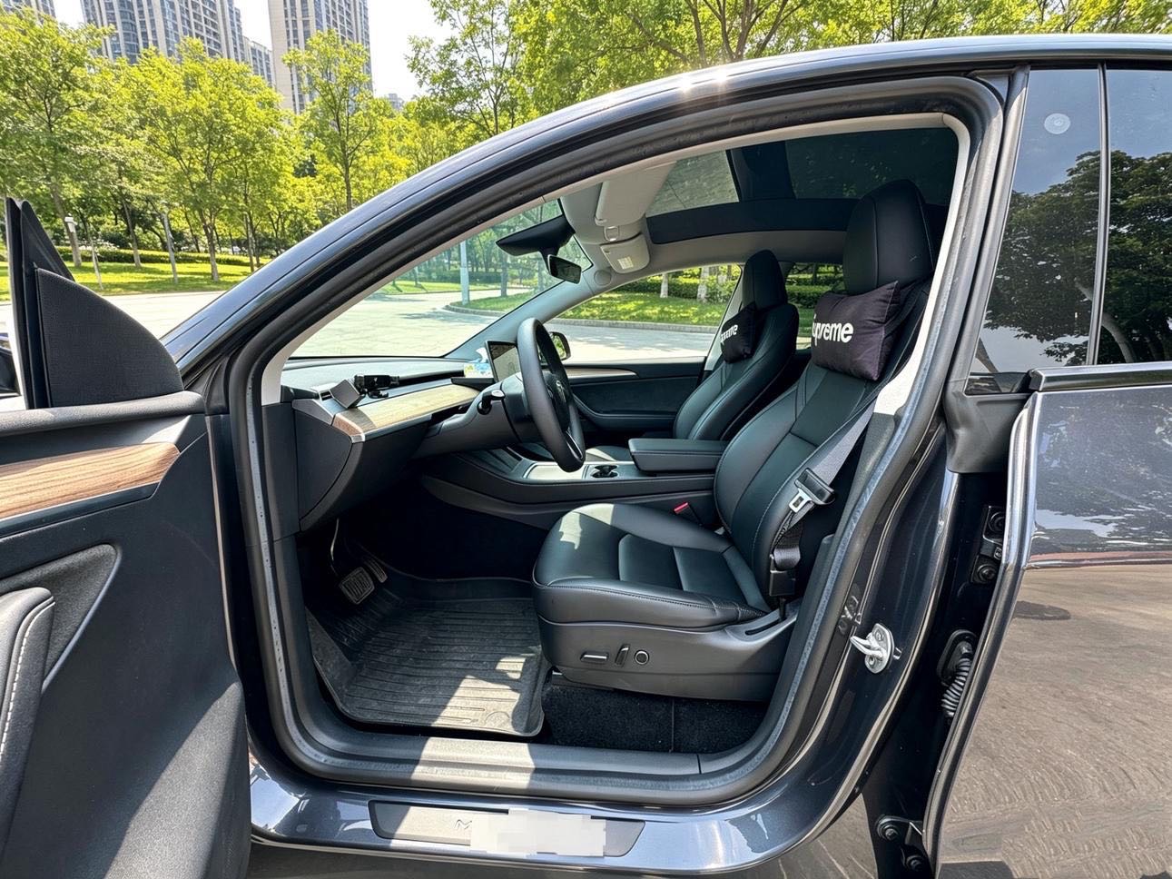 Tesla Model Y 2023 car image #8