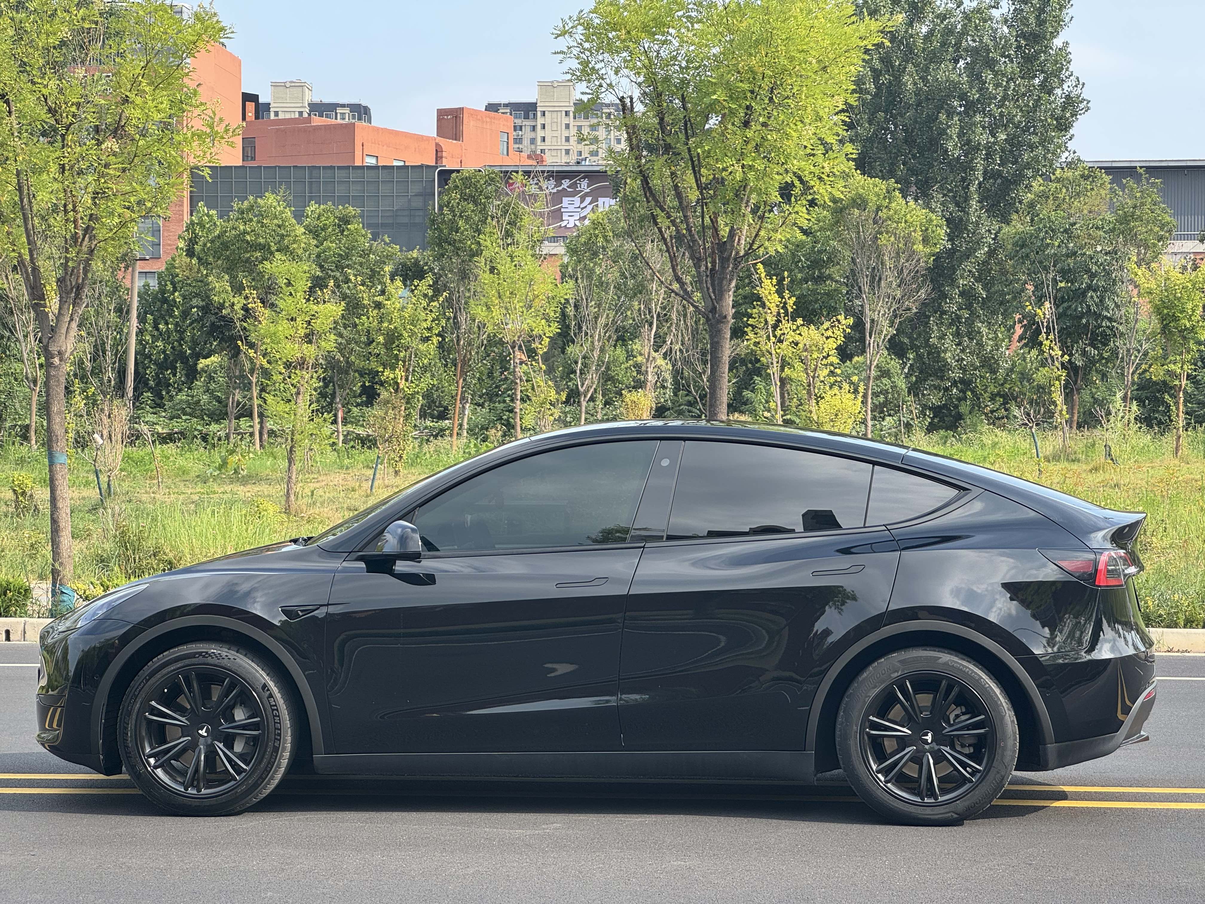 Tesla Model Y 2022 #5 Tesla Model Y 2022 car image #5