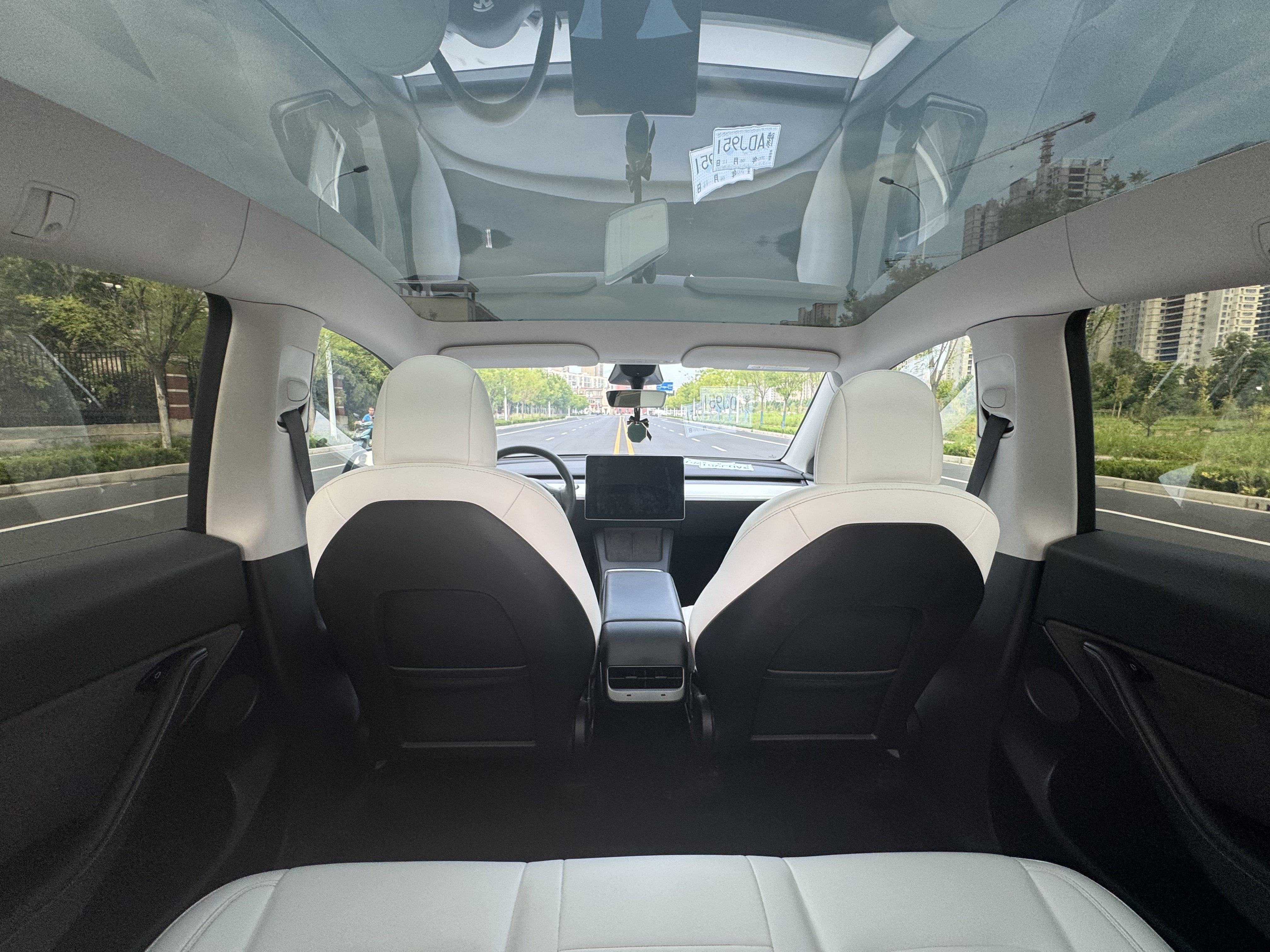 Tesla Model Y 2022 #12 Tesla Model Y 2022 car image #12