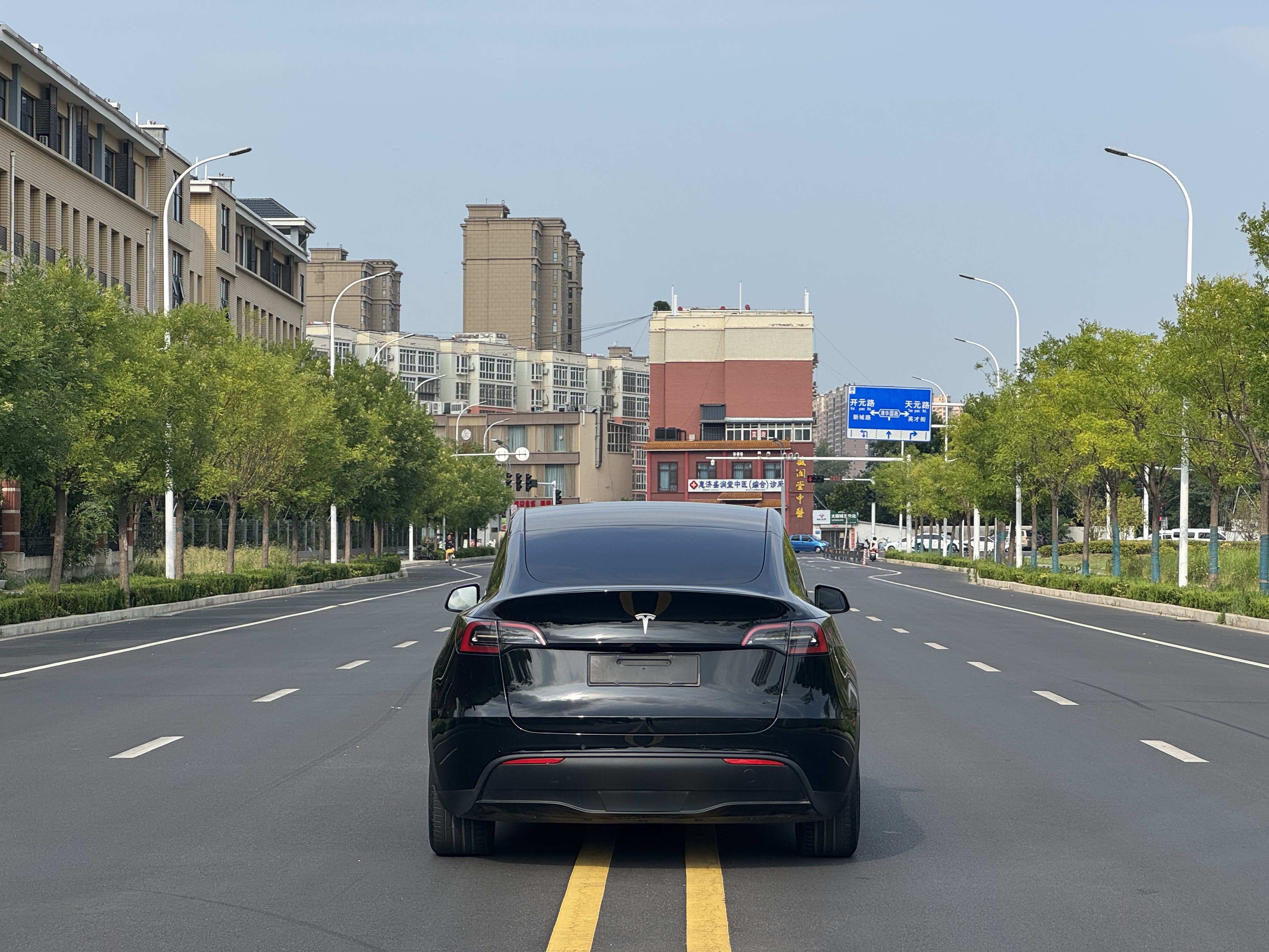Tesla Model Y 2022 #13 Tesla Model Y 2022 car image #13