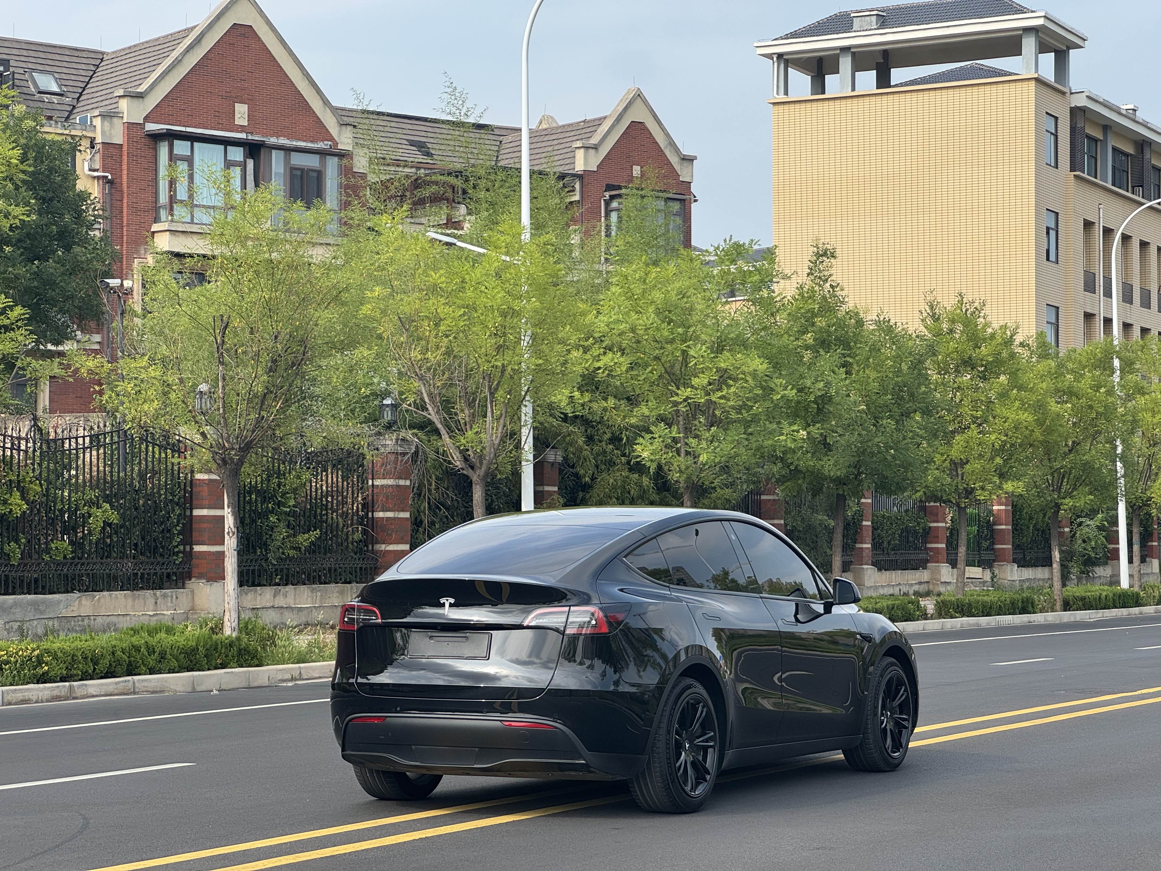 Tesla Model Y 2022 #14 Tesla Model Y 2022 car image #14