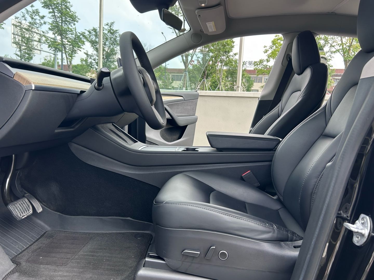 Tesla Model Y 2023 #7 Tesla Model Y 2023 car image #7