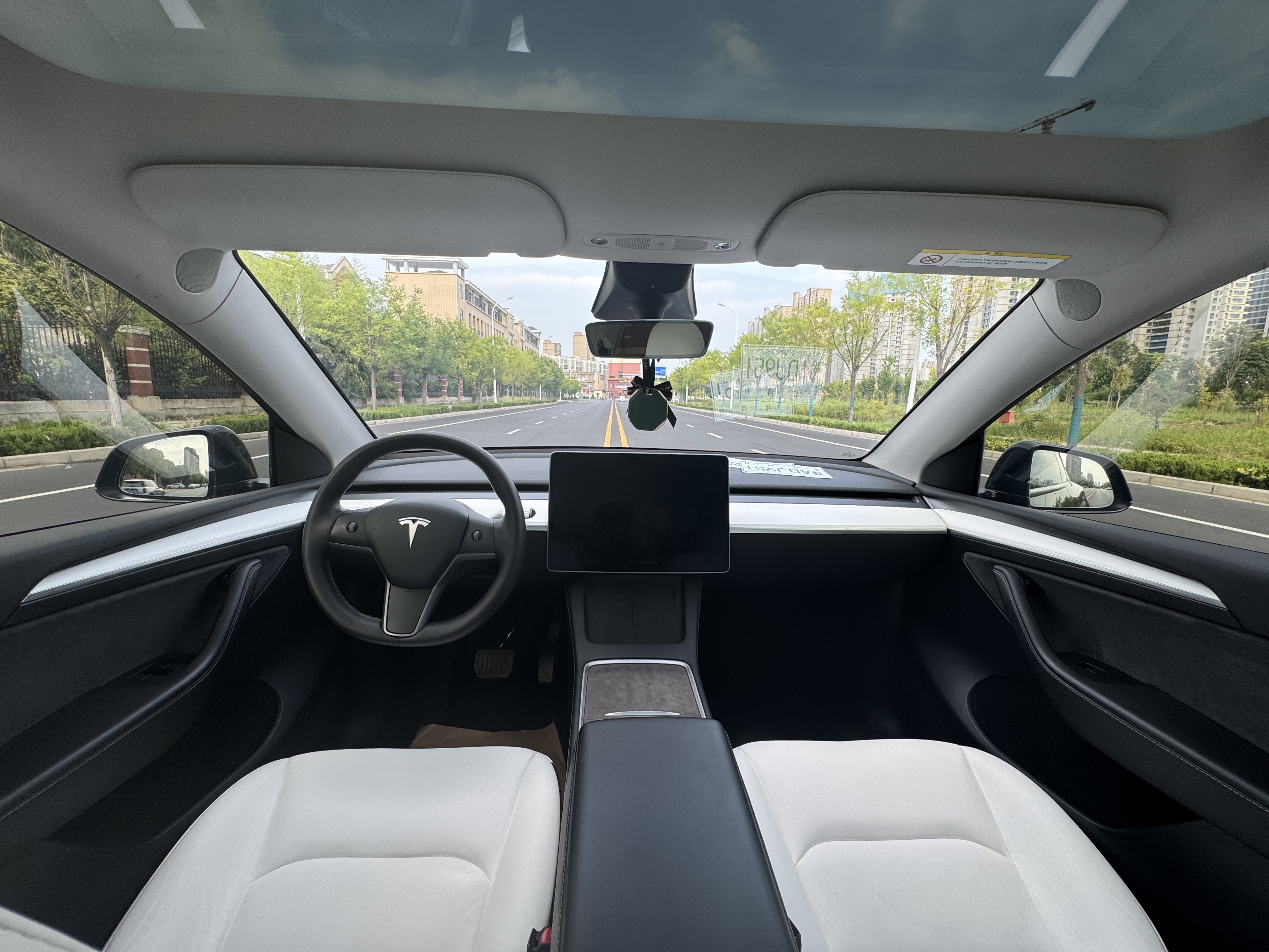 Tesla Model Y 2022 #9 Tesla Model Y 2022 car image #9