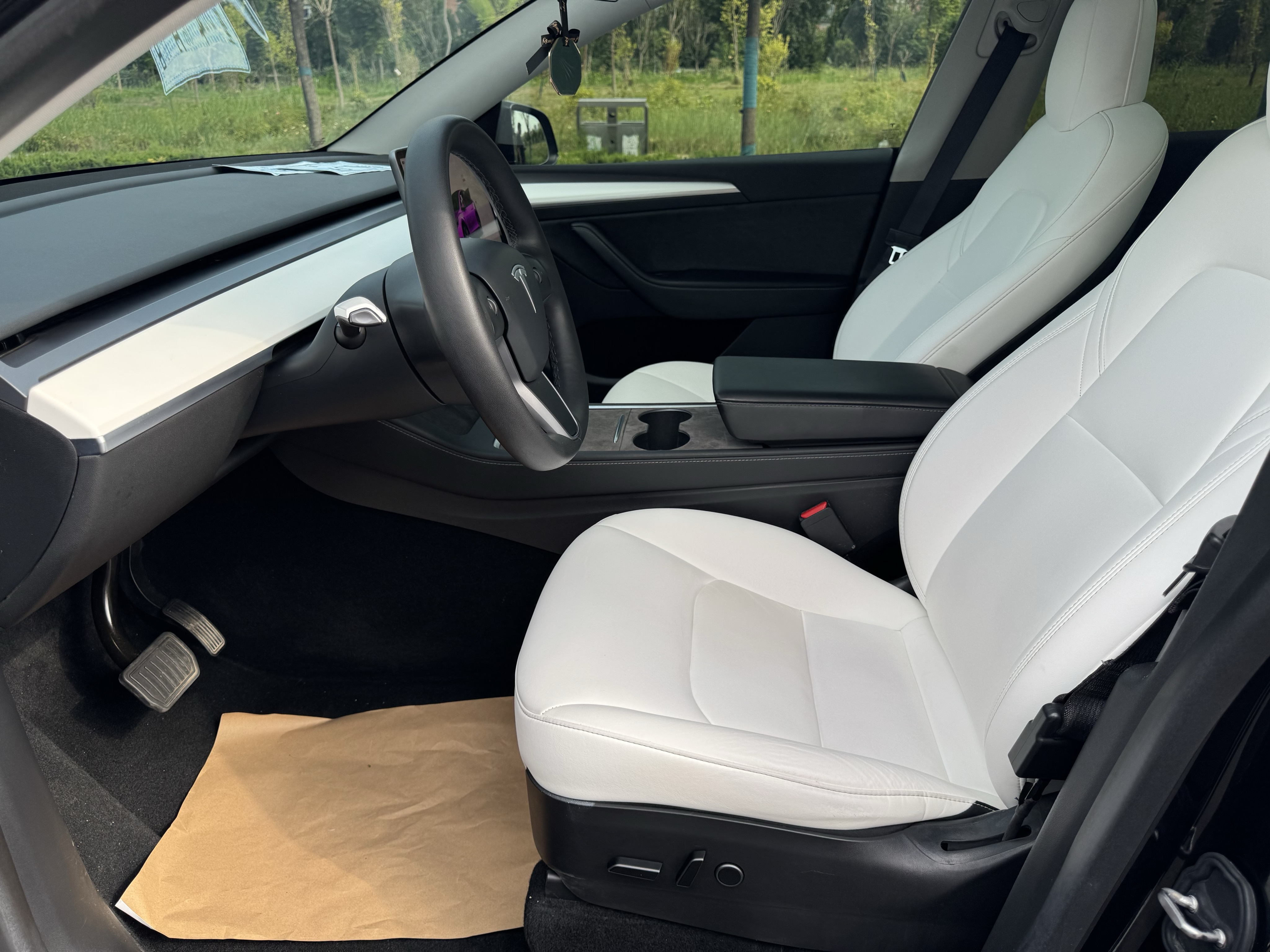 Tesla Model Y 2022 #10 Tesla Model Y 2022 car image #10