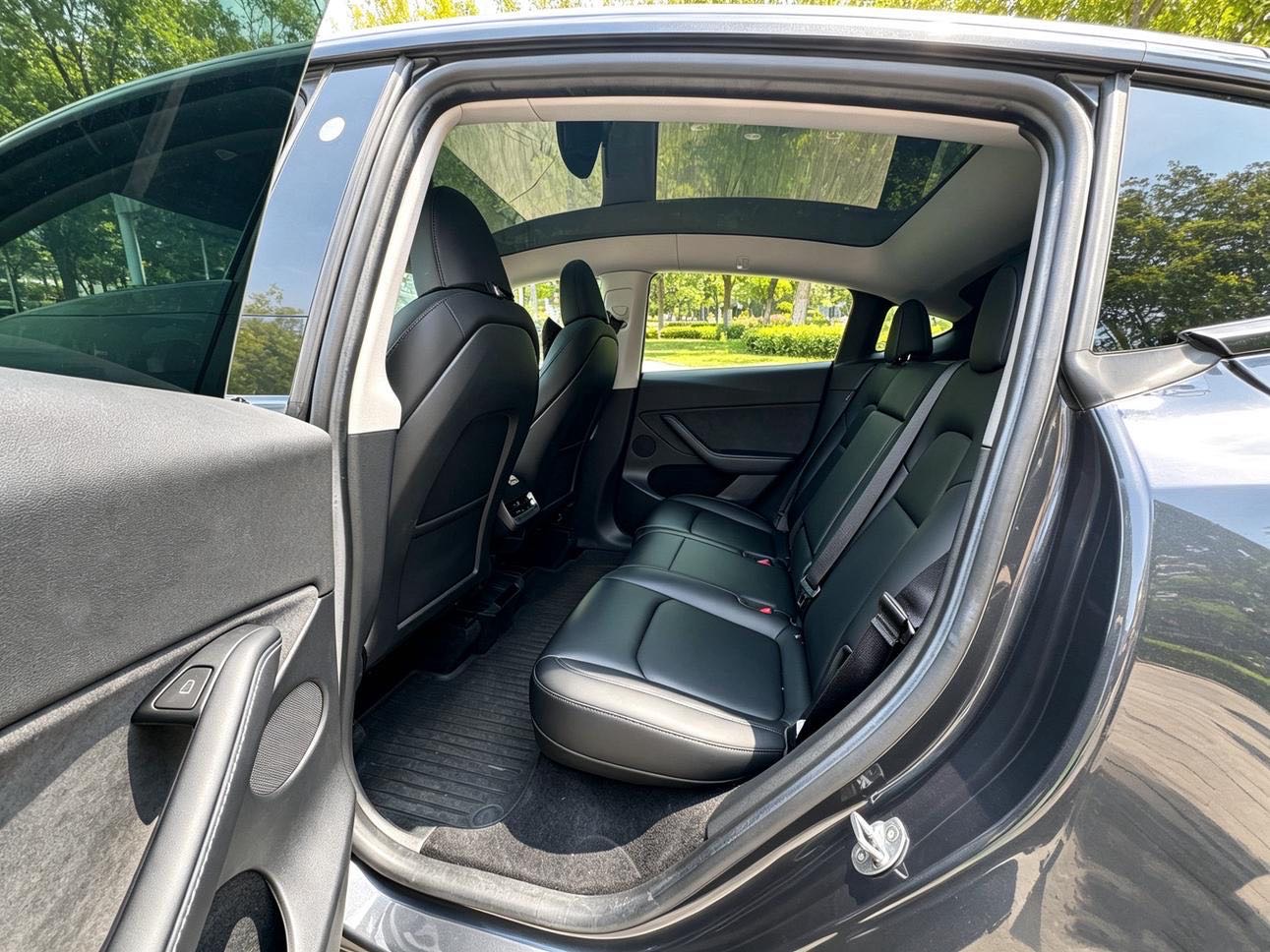 Tesla Model Y 2023 car image #7