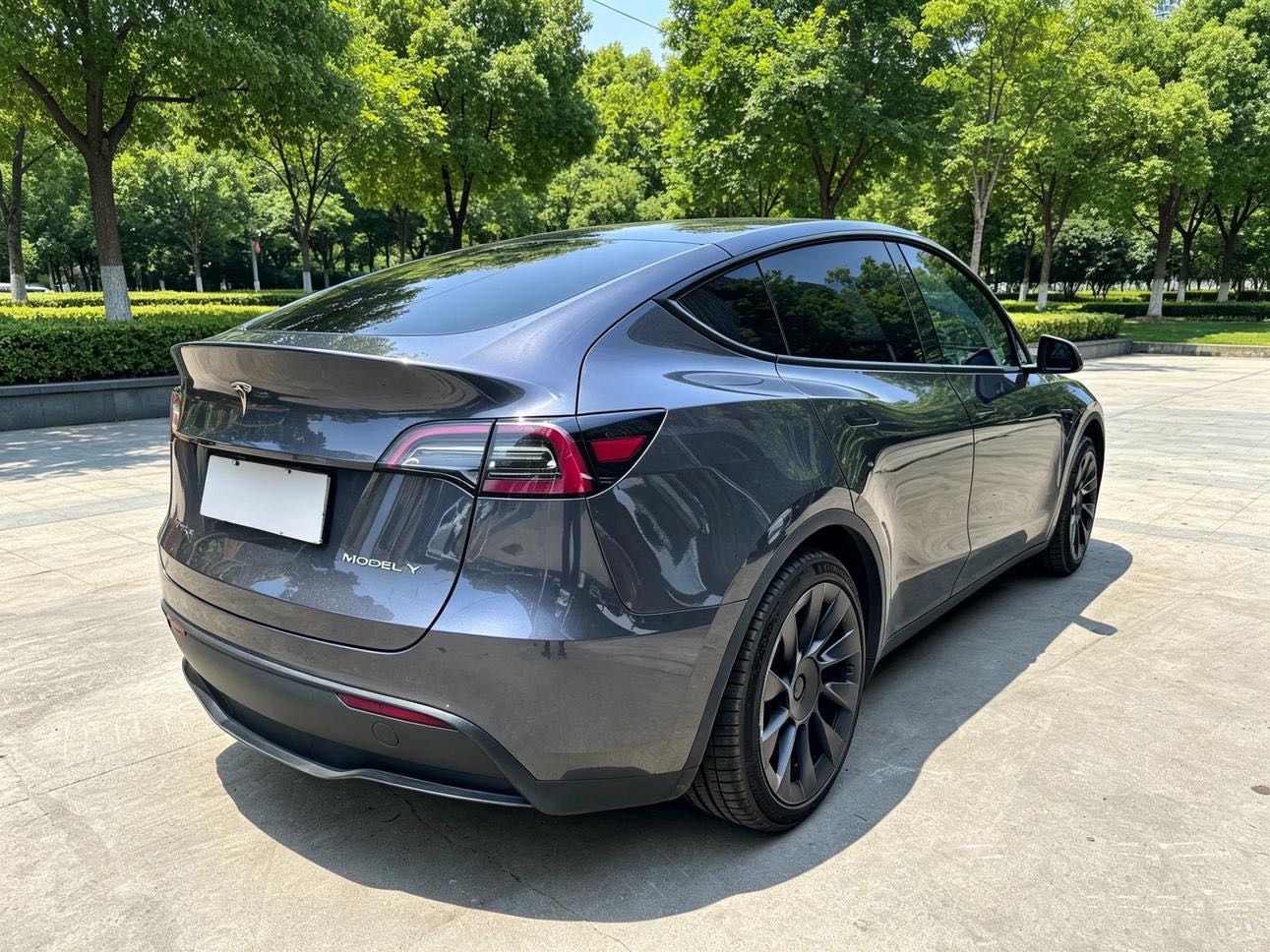 Tesla Model Y 2023 car image #9