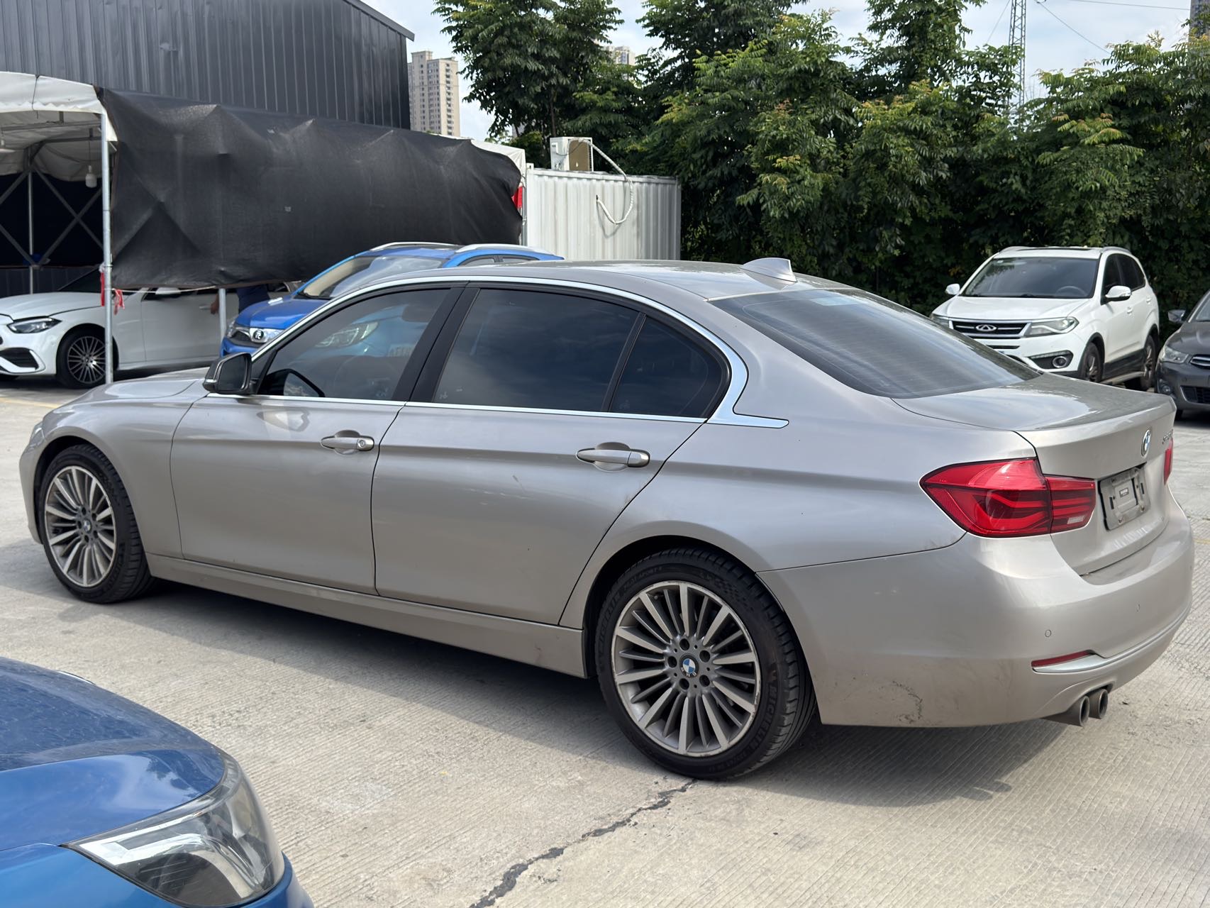 BMW 3 Series 2018 car image #11