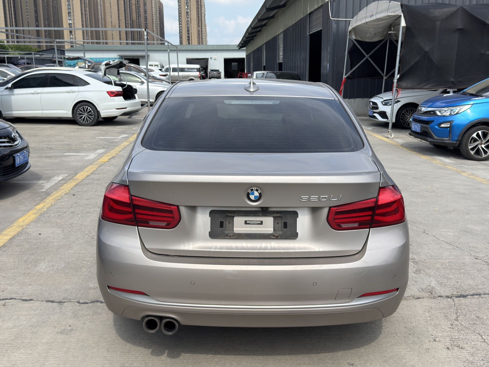 BMW 3 Series 2018 car image #10