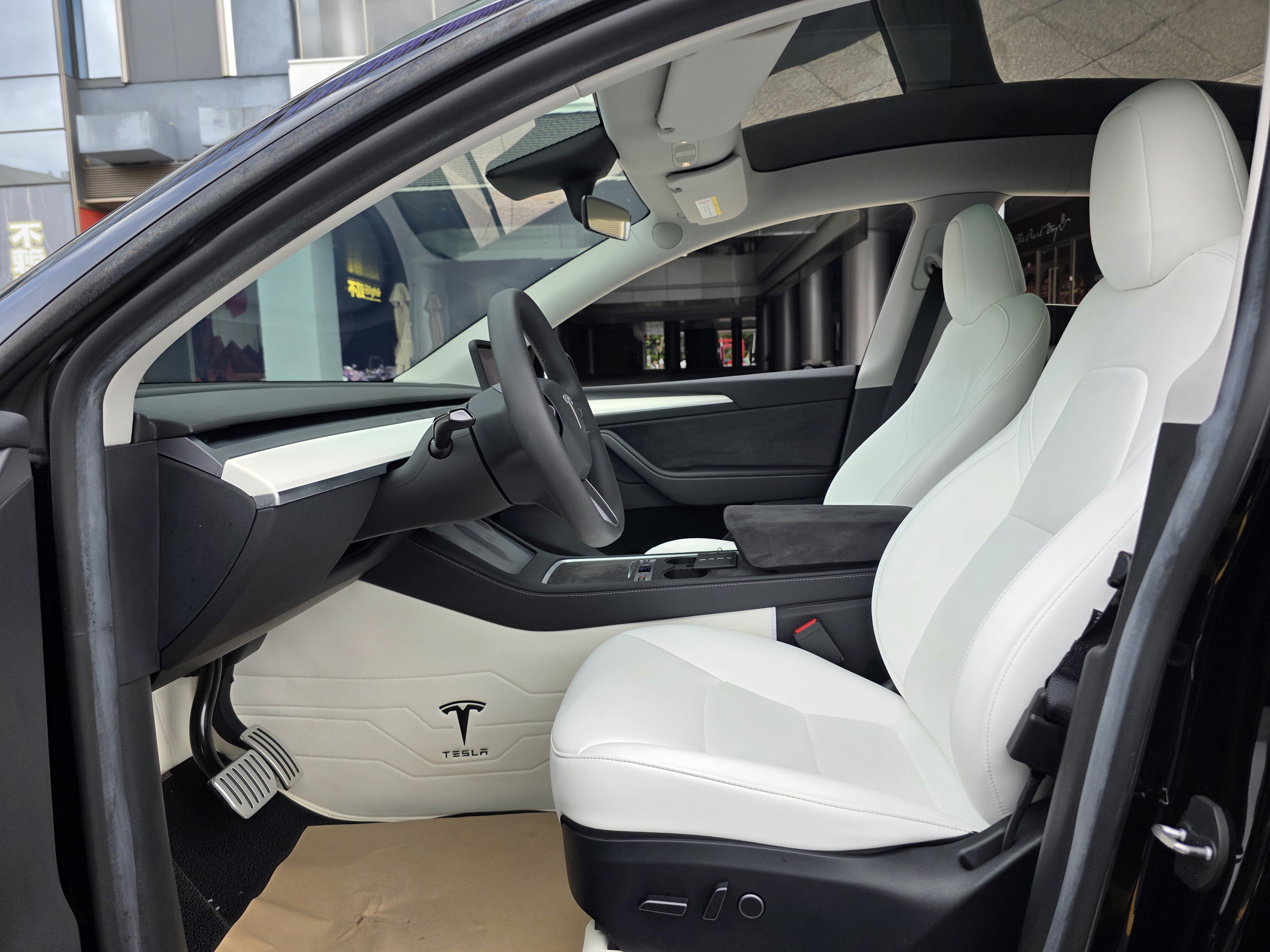 Tesla Model Y 2023 #8 Tesla Model Y 2023 car image #8