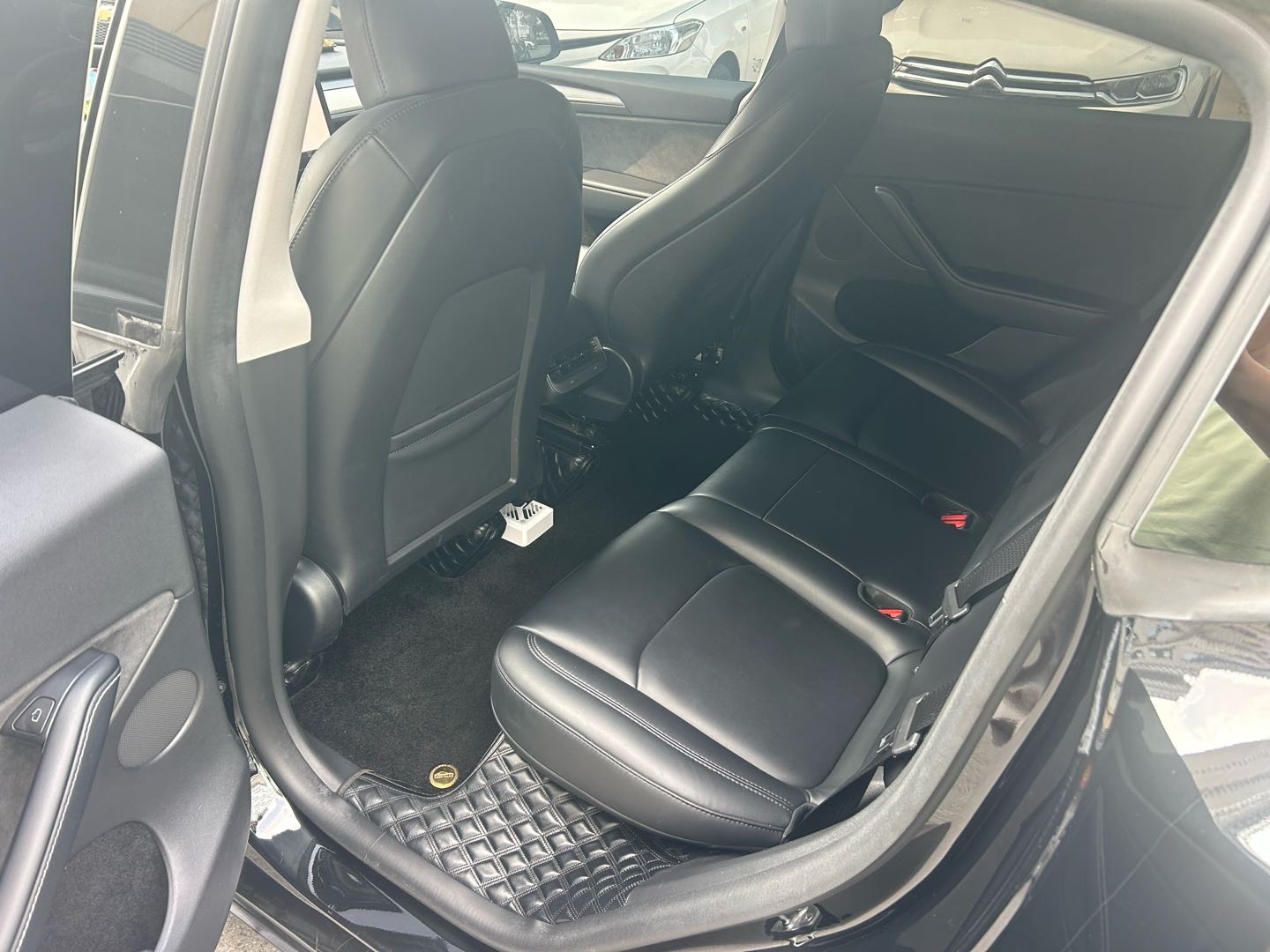 Tesla Model Y 2023 #7 Tesla Model Y 2023 car image #7