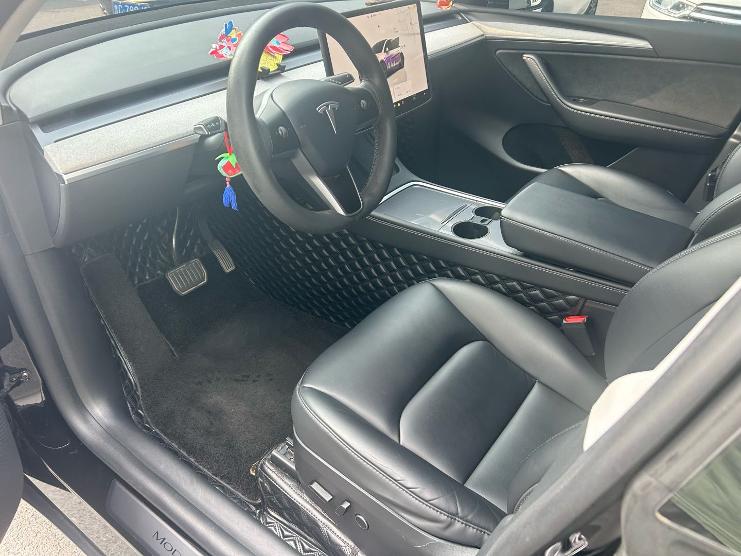 Tesla Model Y 2023 #6 Tesla Model Y 2023 car image #6