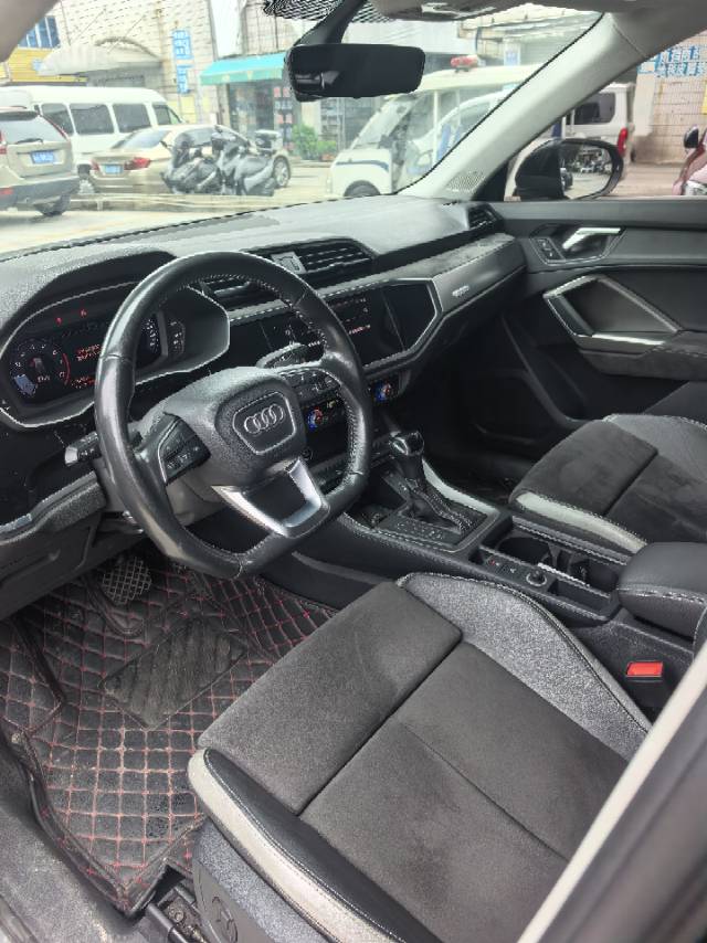 Audi Q3 2021 car image #10