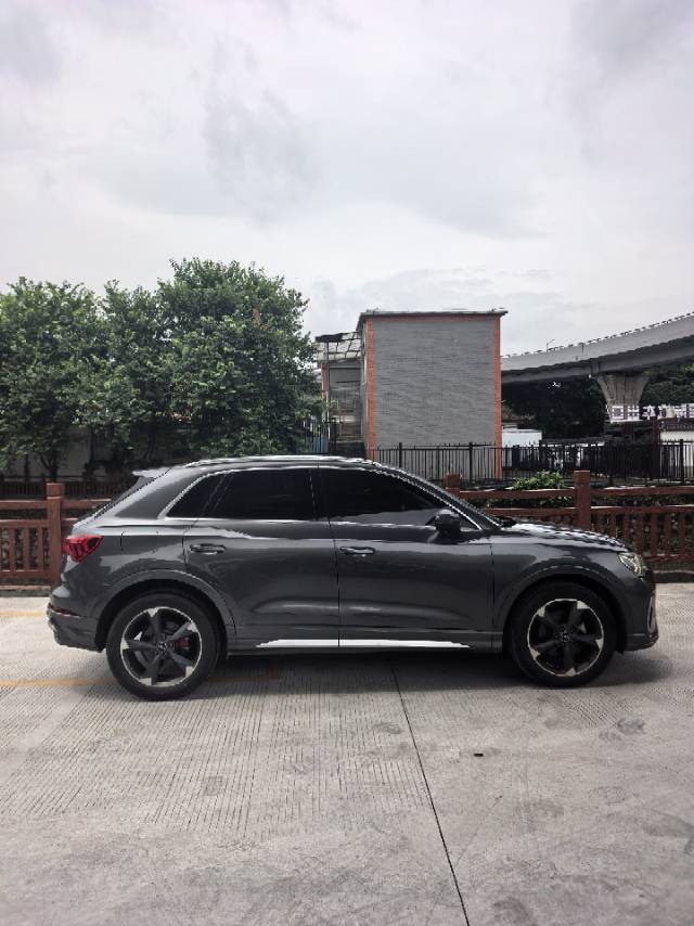 Audi Q3 2021 car image #8