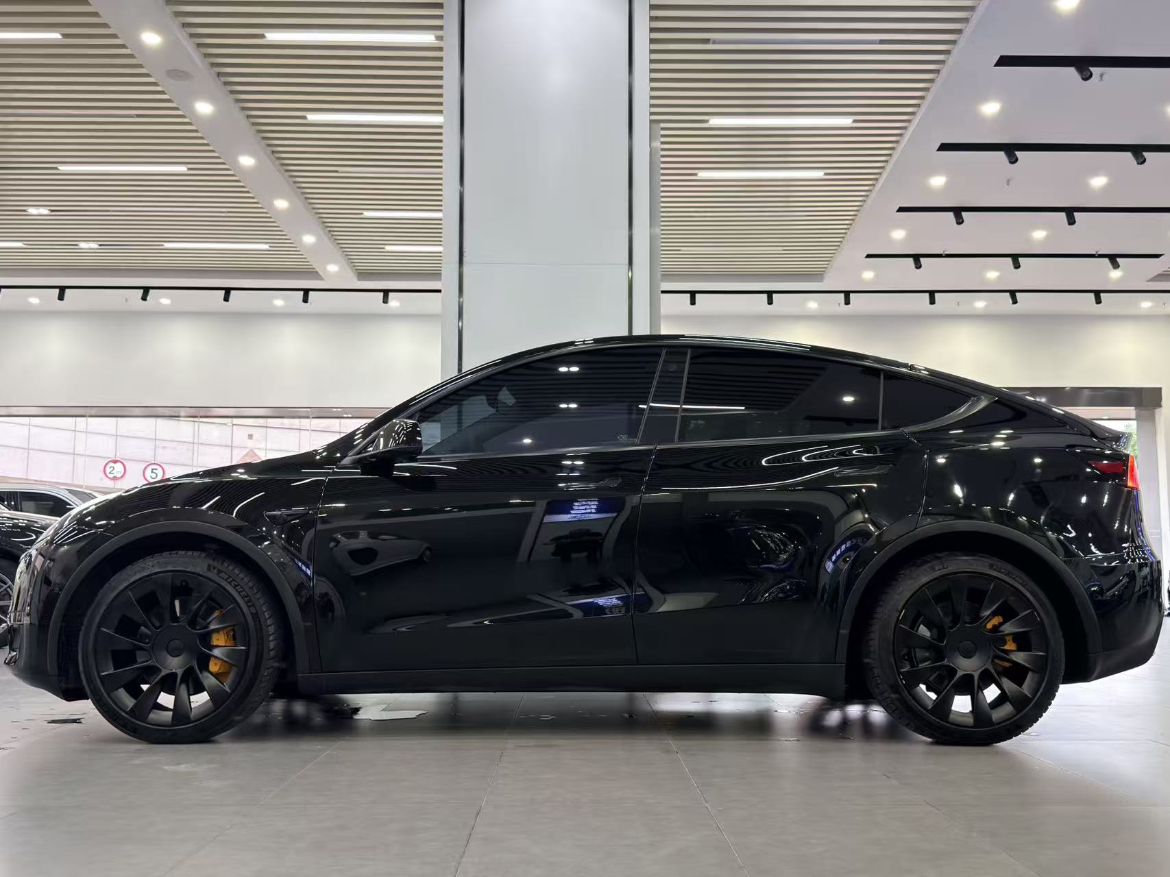 Tesla Model Y 2021 #5 Tesla Model Y 2021 car image #5