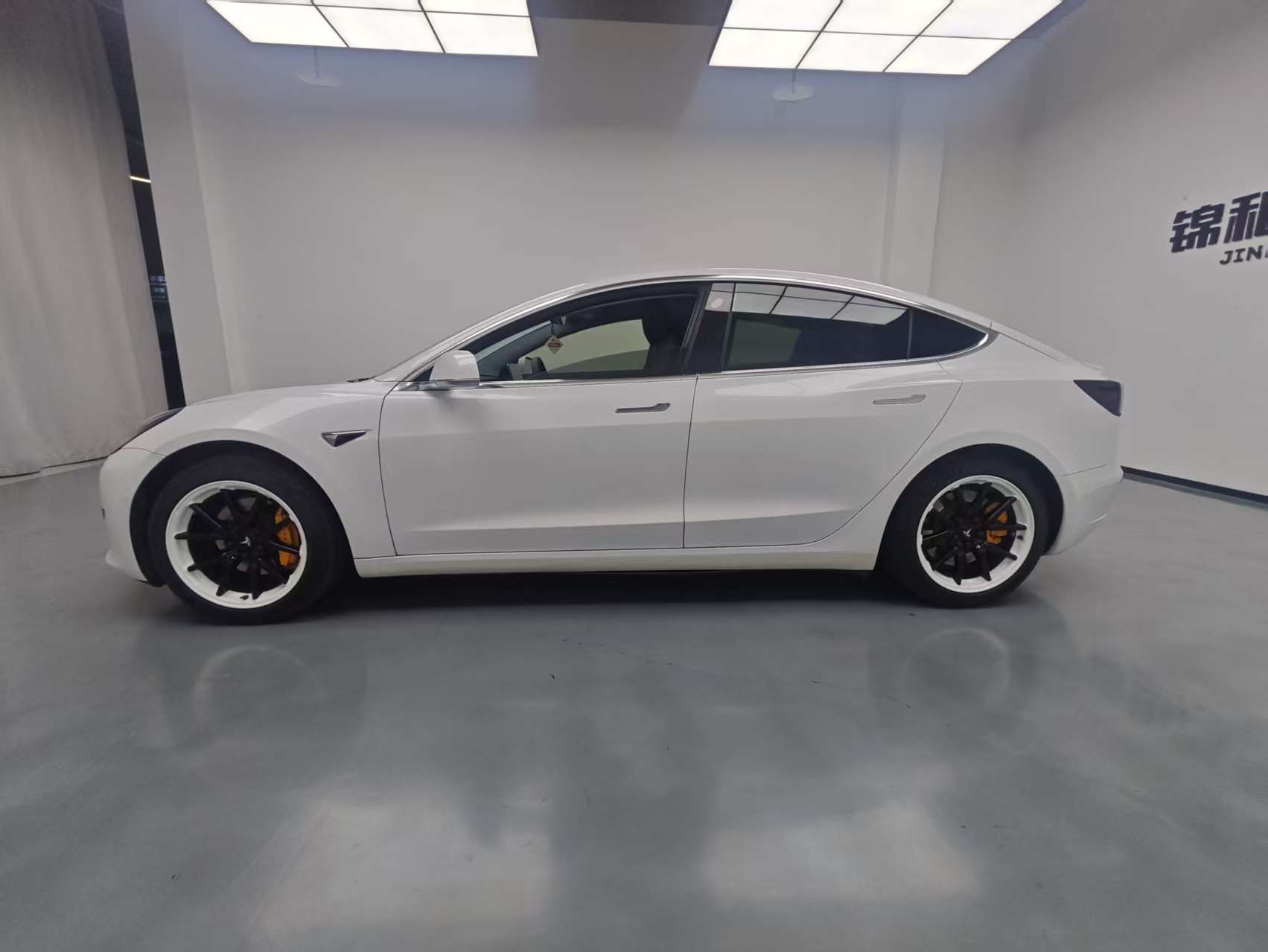 Tesla Model 3 2020 car image #4