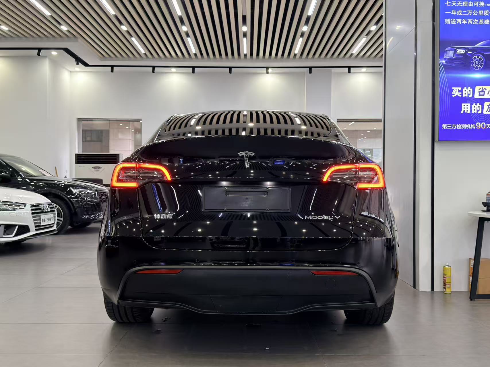 Tesla Model Y 2021 #7 Tesla Model Y 2021 car image #7