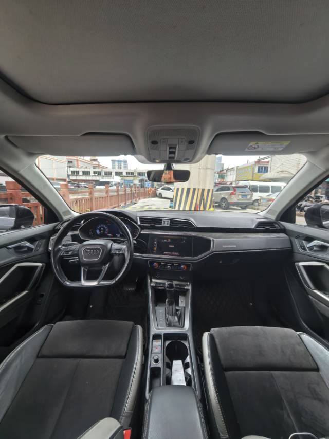 Audi Q3 2021 car image #7