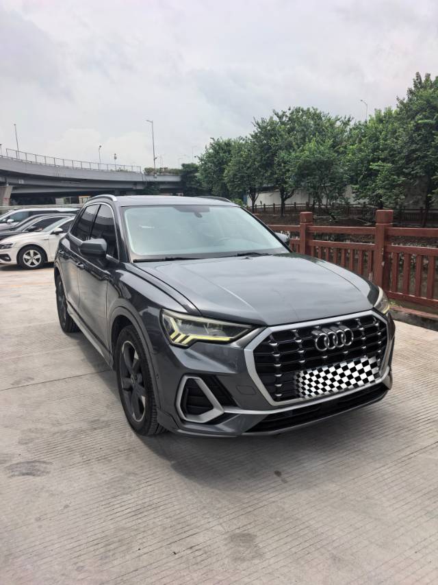 Audi Q3 2021 car image #5