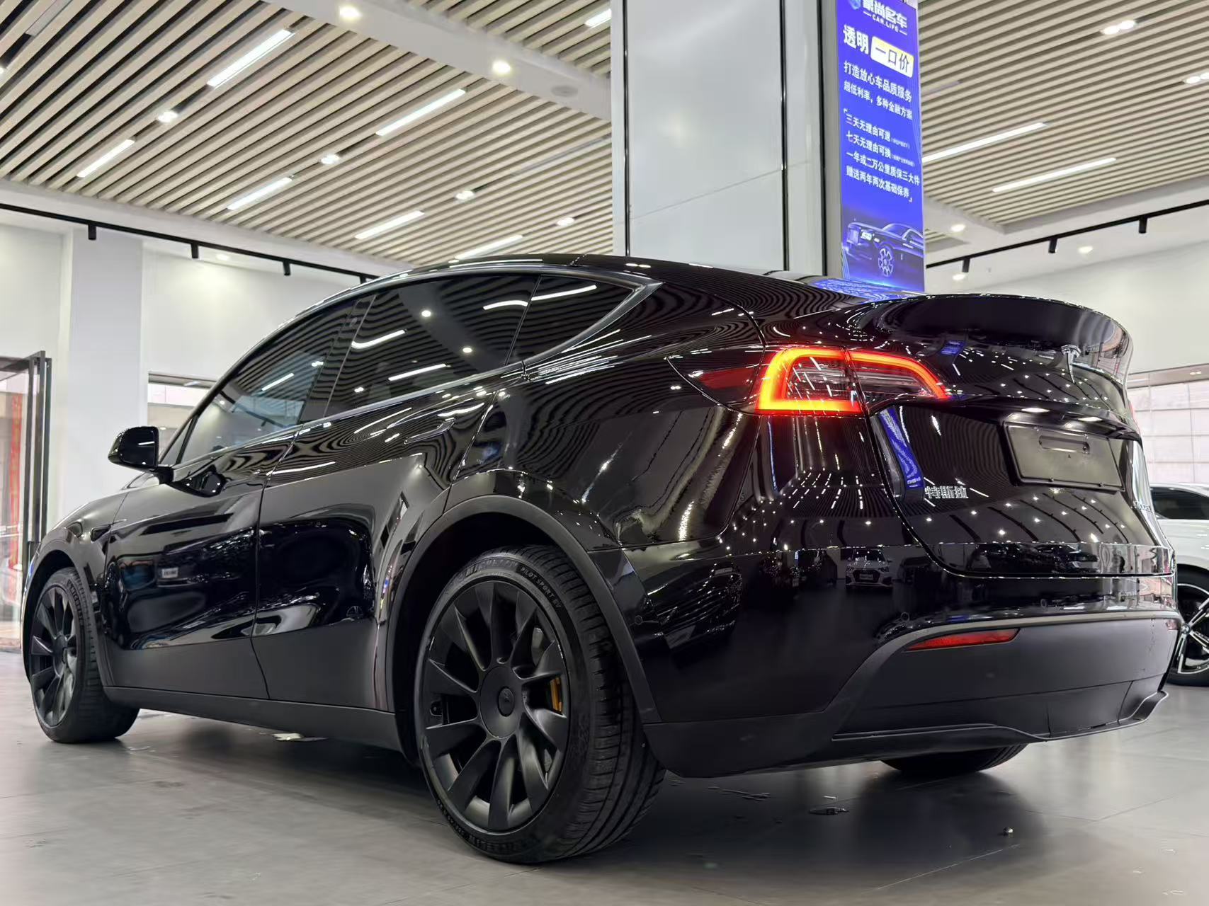 Tesla Model Y 2021 #6 Tesla Model Y 2021 car image #6