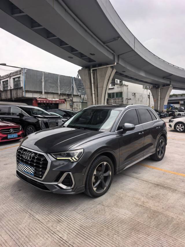 Audi Q3 2021 car image #2