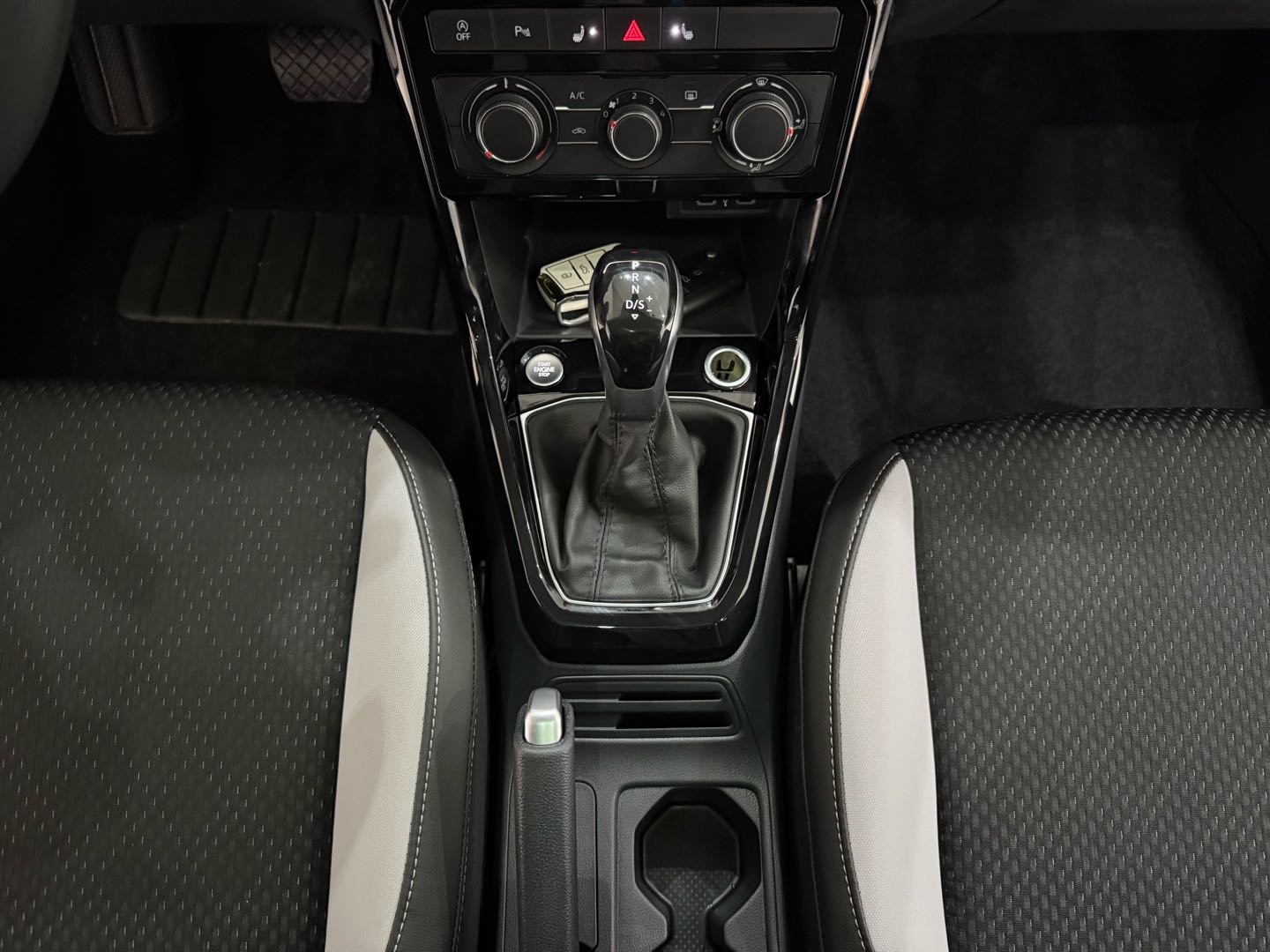 Volkswagen Tacqua 2023 car image #17