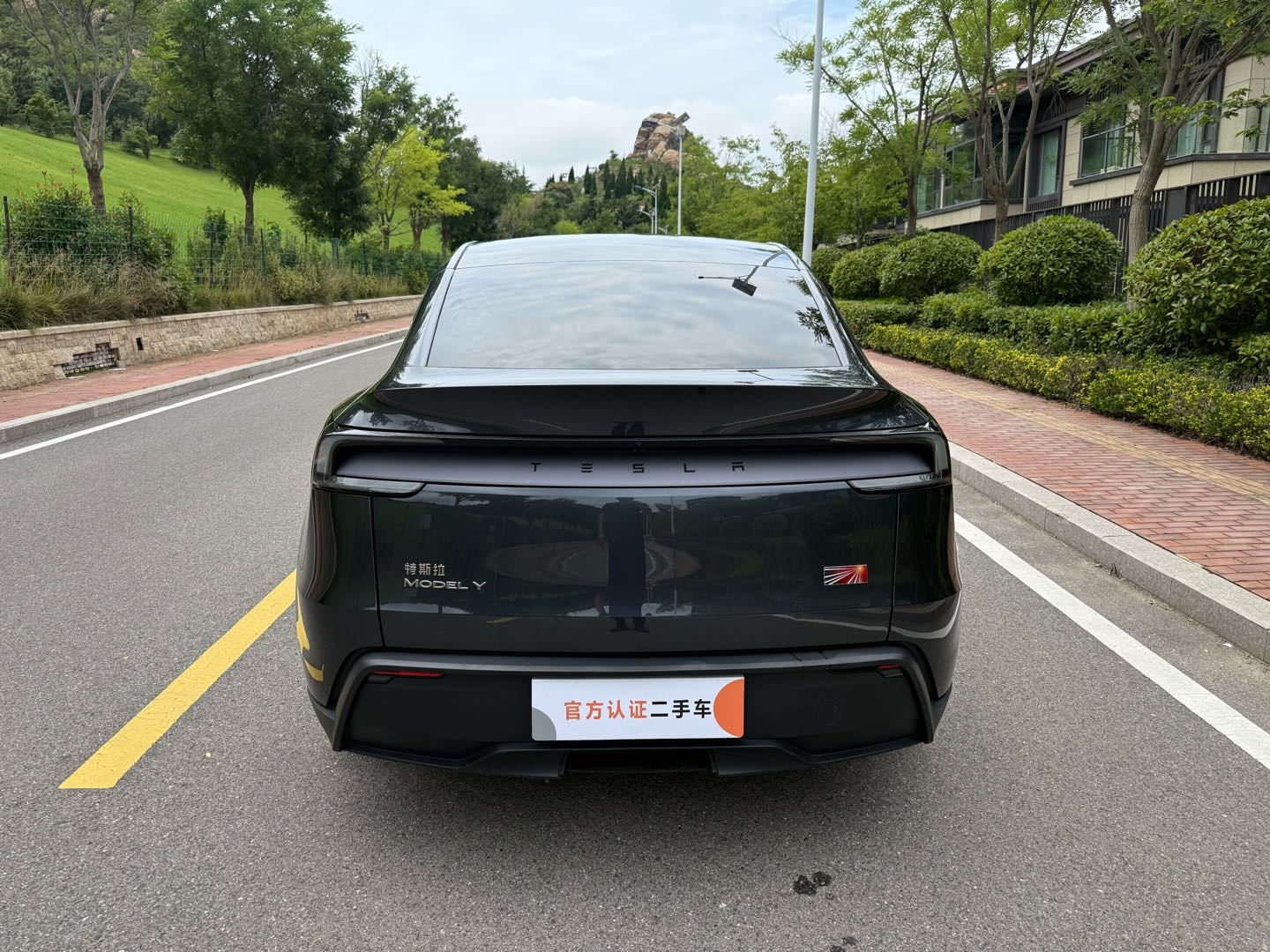 Tesla Model Y 2025 car image #7