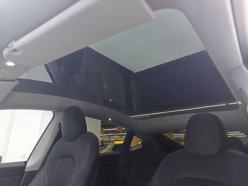 Tesla Model Y 2021 #10 Tesla Model Y 2021 car image #10