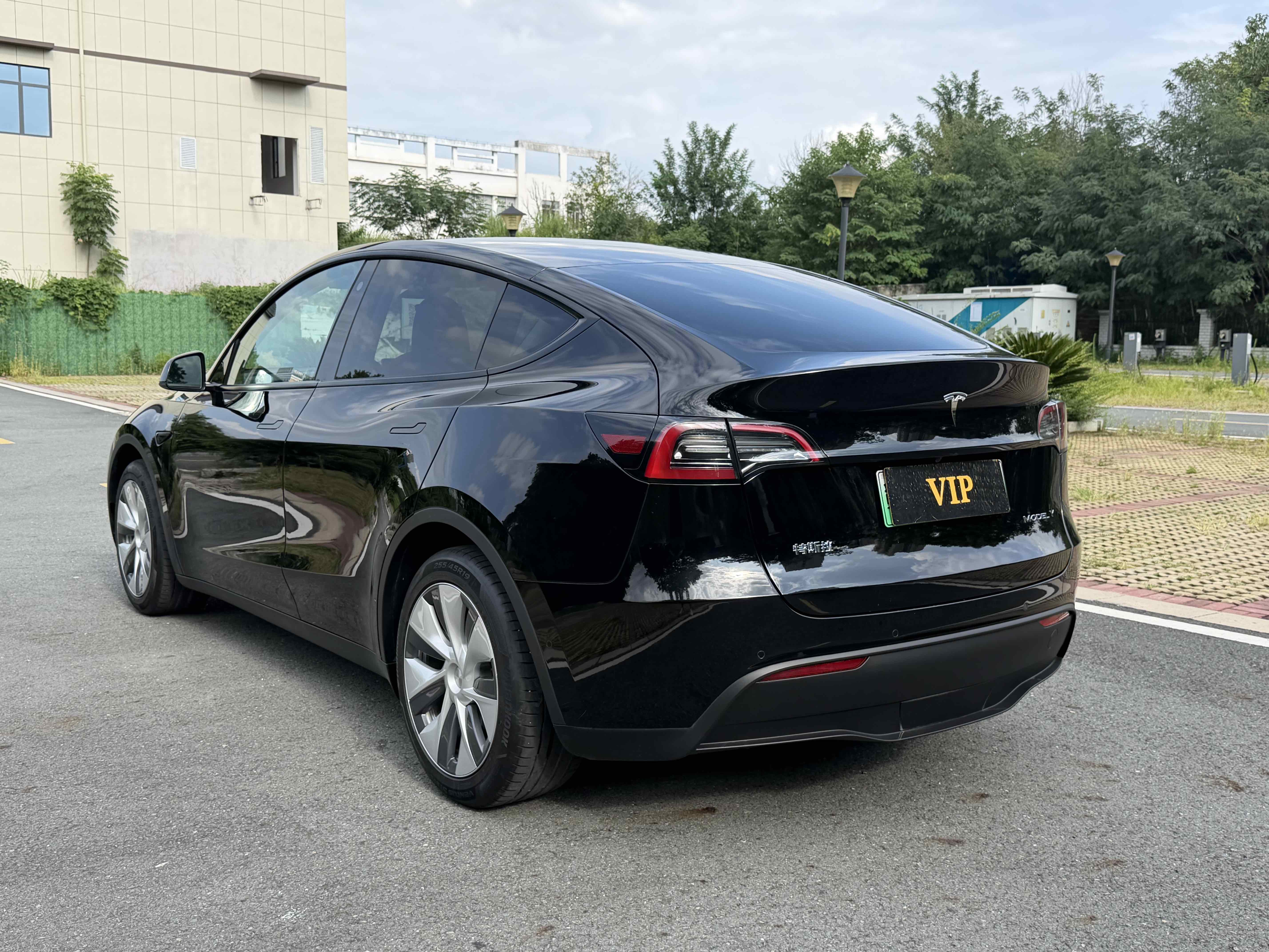 Tesla Model Y 2023 #11 Tesla Model Y 2023 car image #11