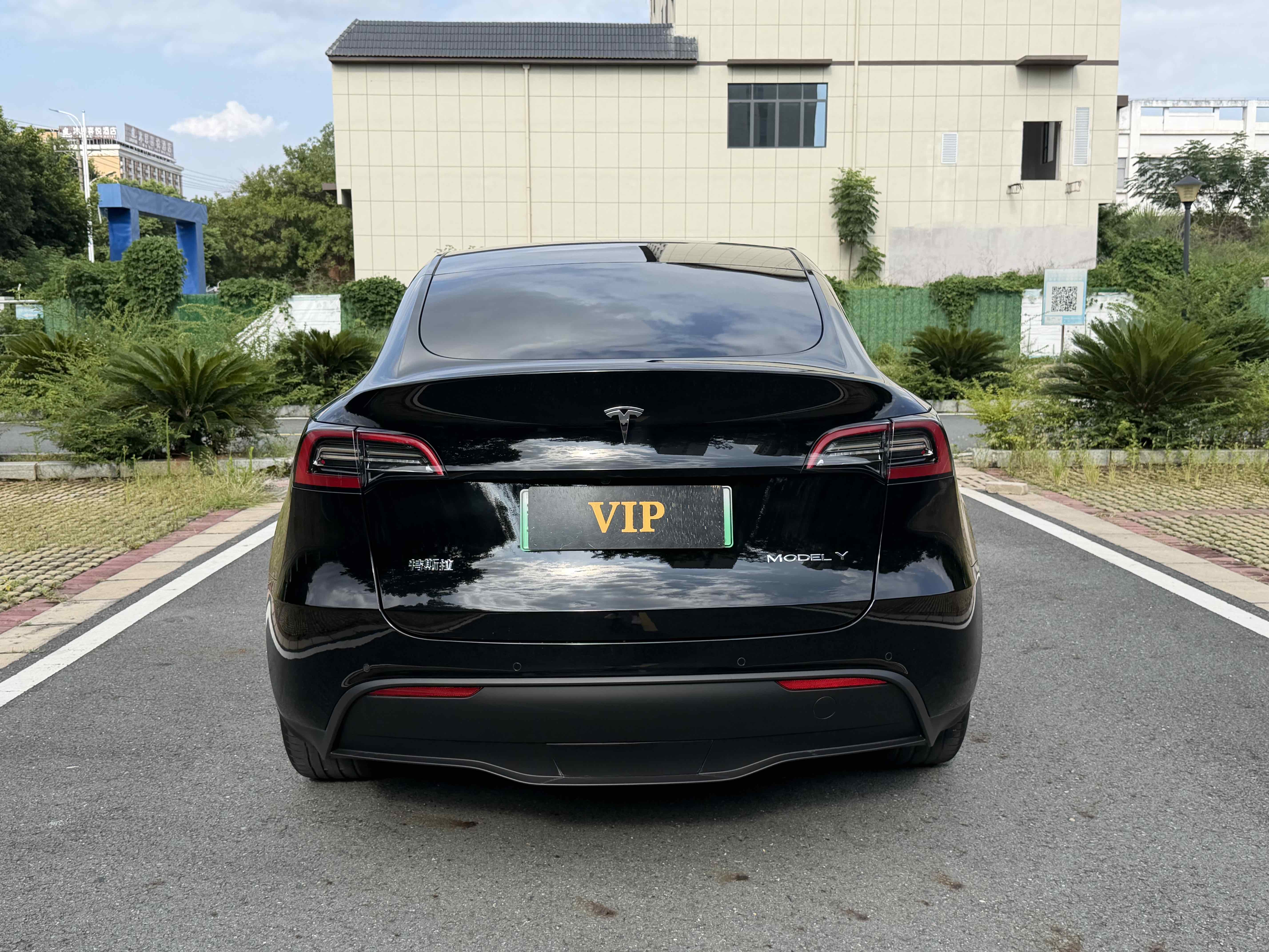 Tesla Model Y 2023 #10 Tesla Model Y 2023 car image #10